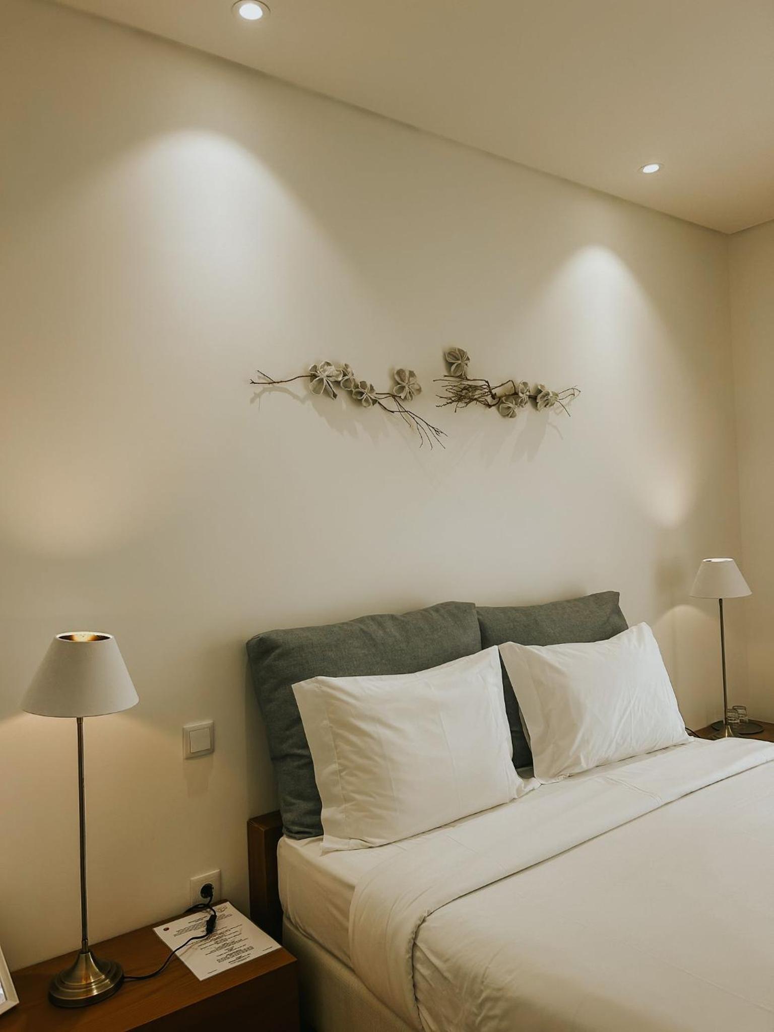 Double Room with Pool View - Photo 8