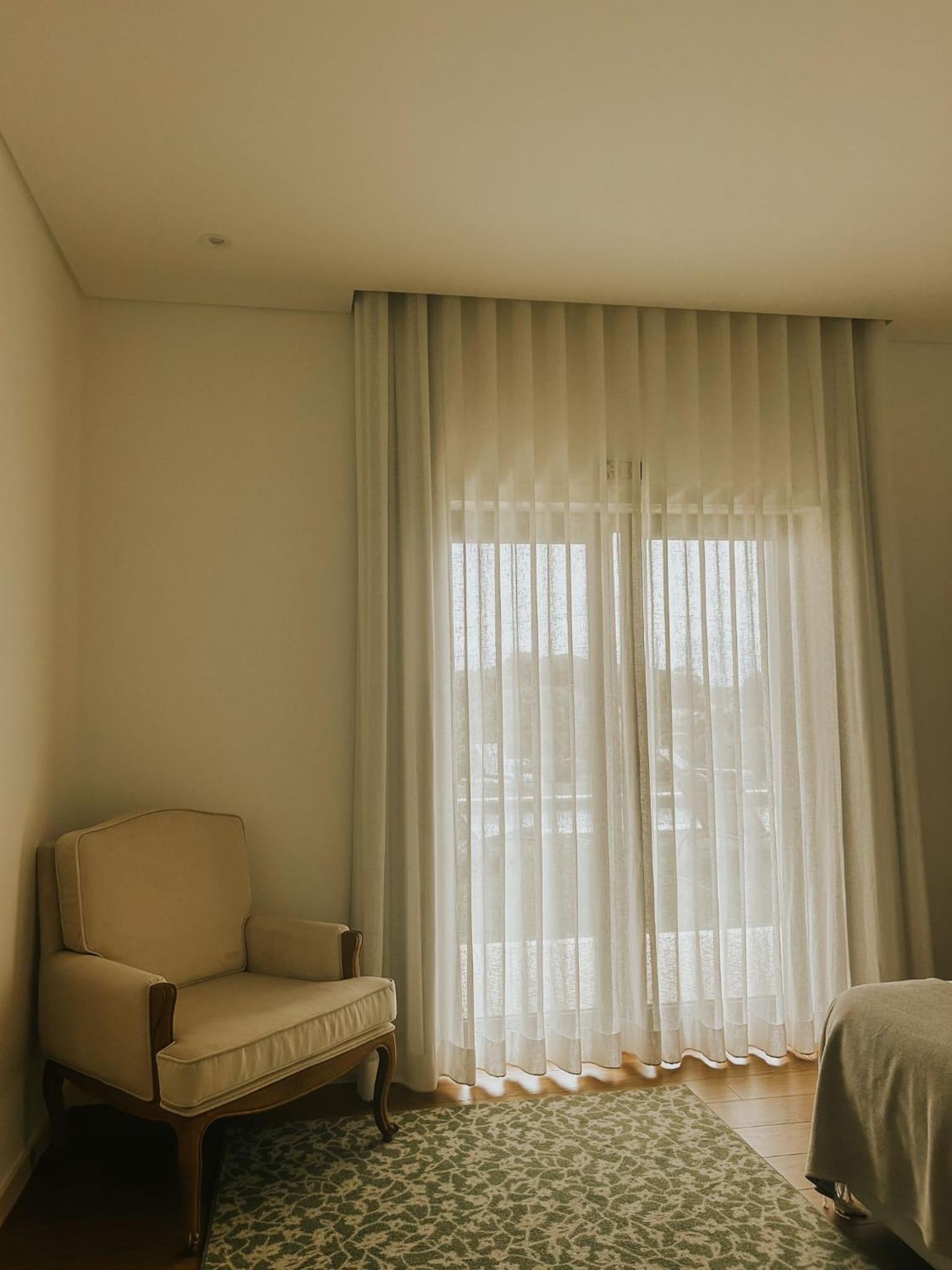 Double Room with Pool View - Photo 10
