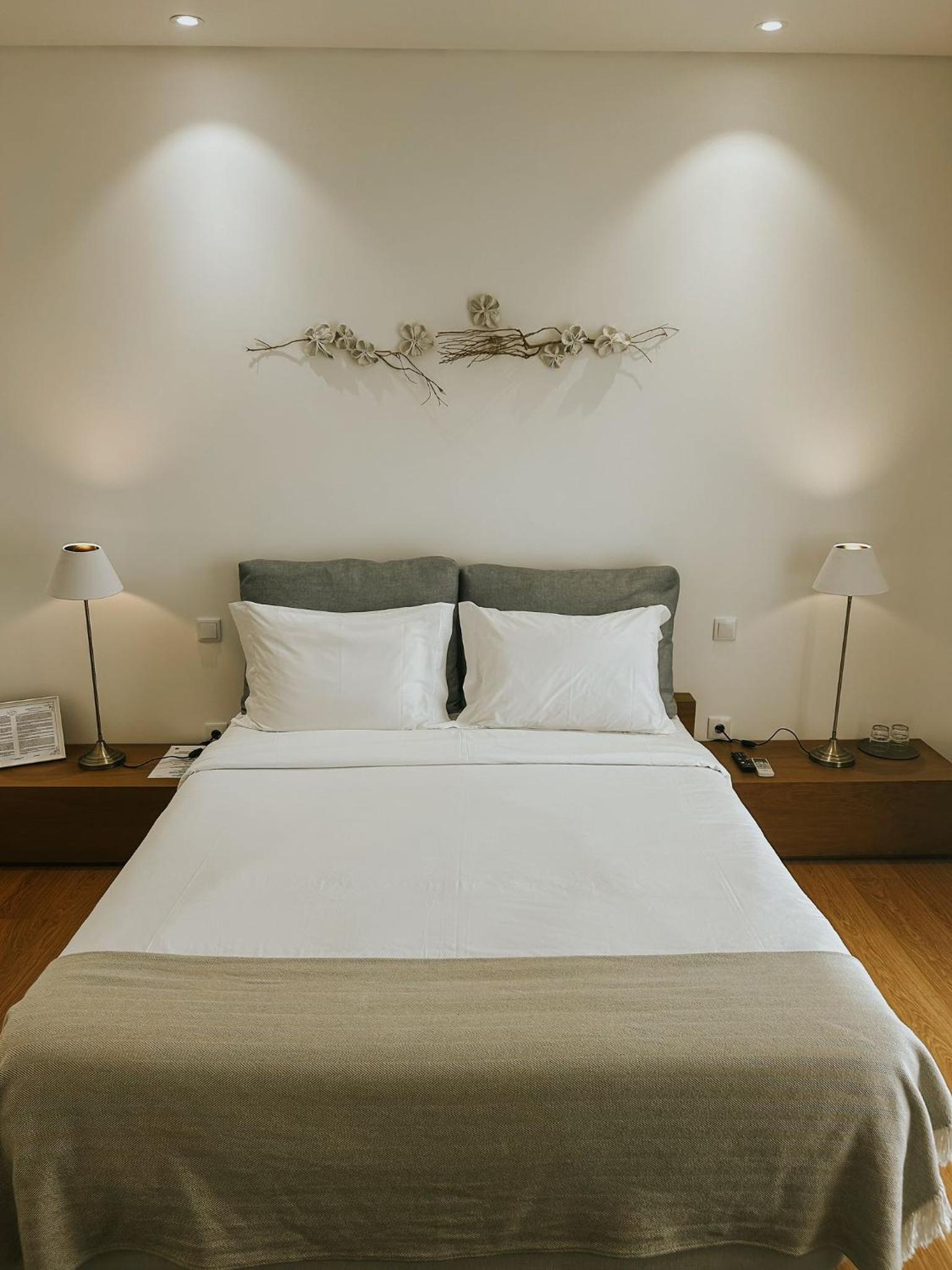 Double Room with Pool View - Photo 7