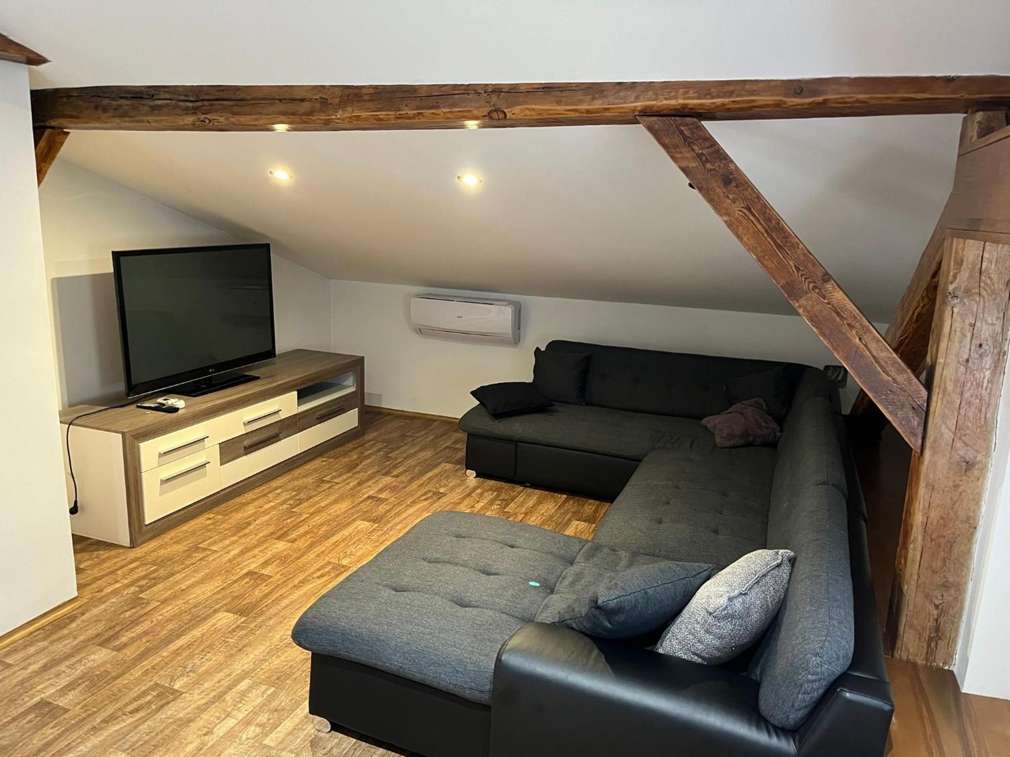 Three-Bedroom Loft Apartment - Photo 1