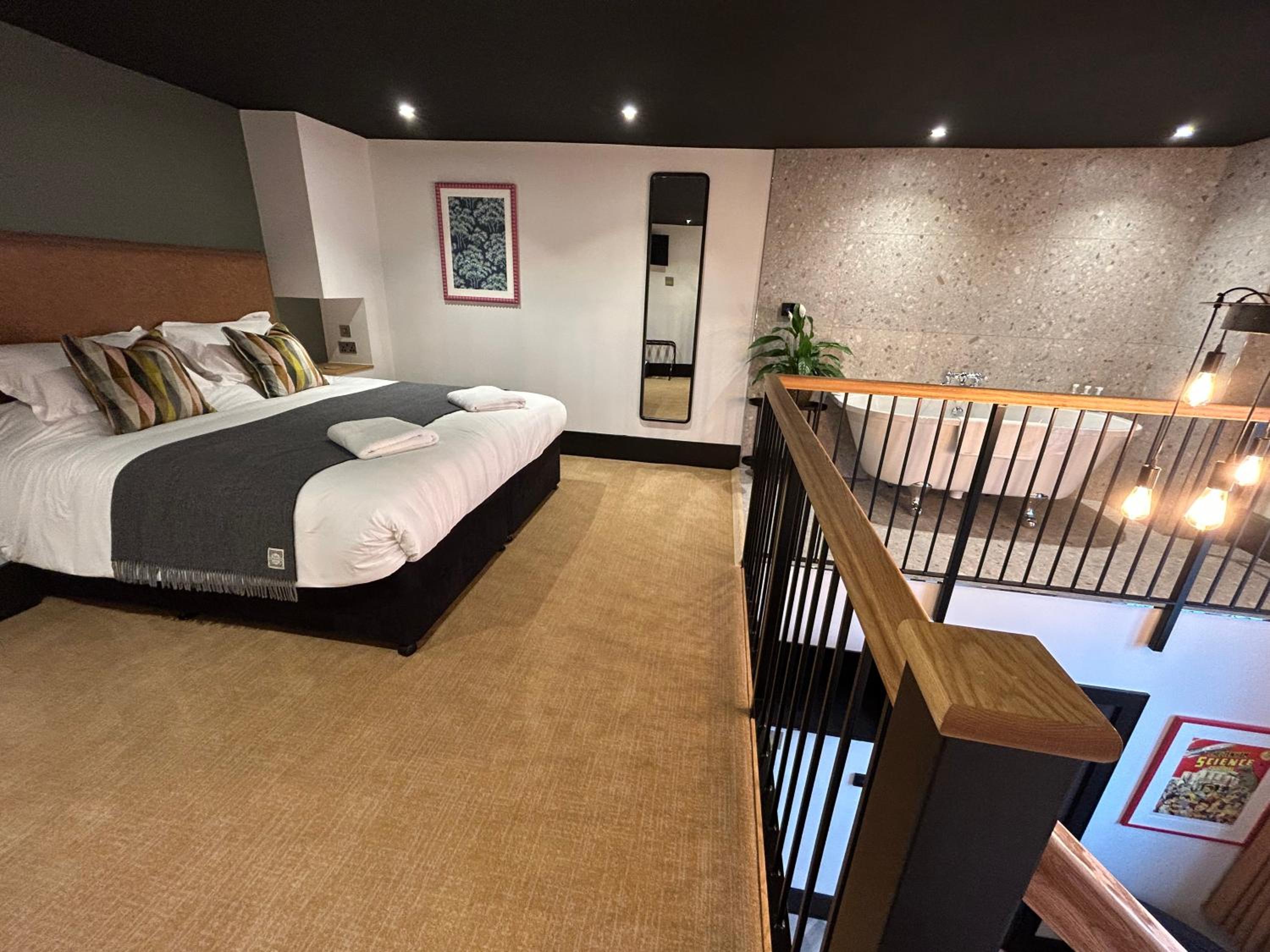 Deluxe Double Room With Bath - Photo 7