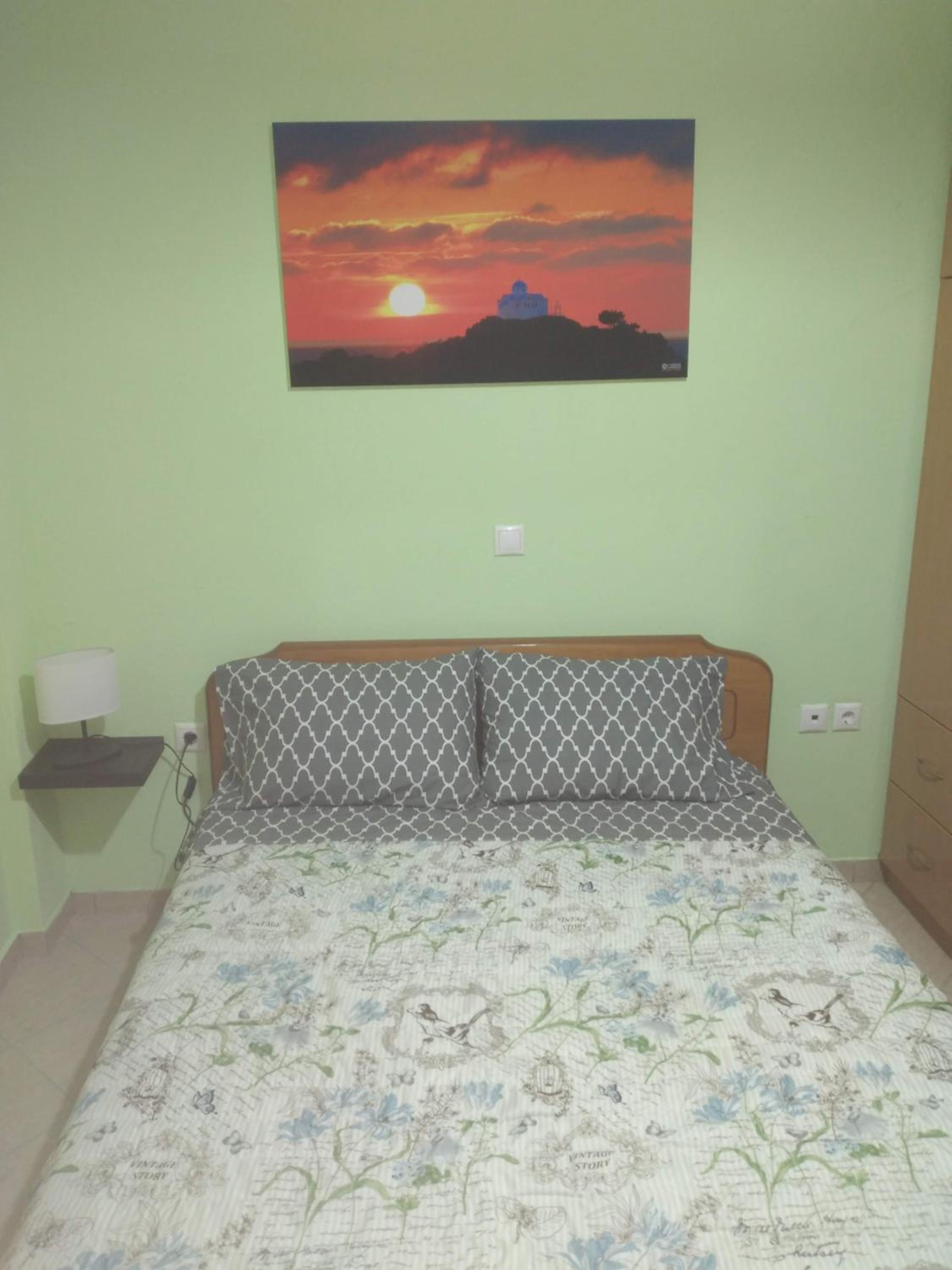 One-Bedroom Apartment photo 1