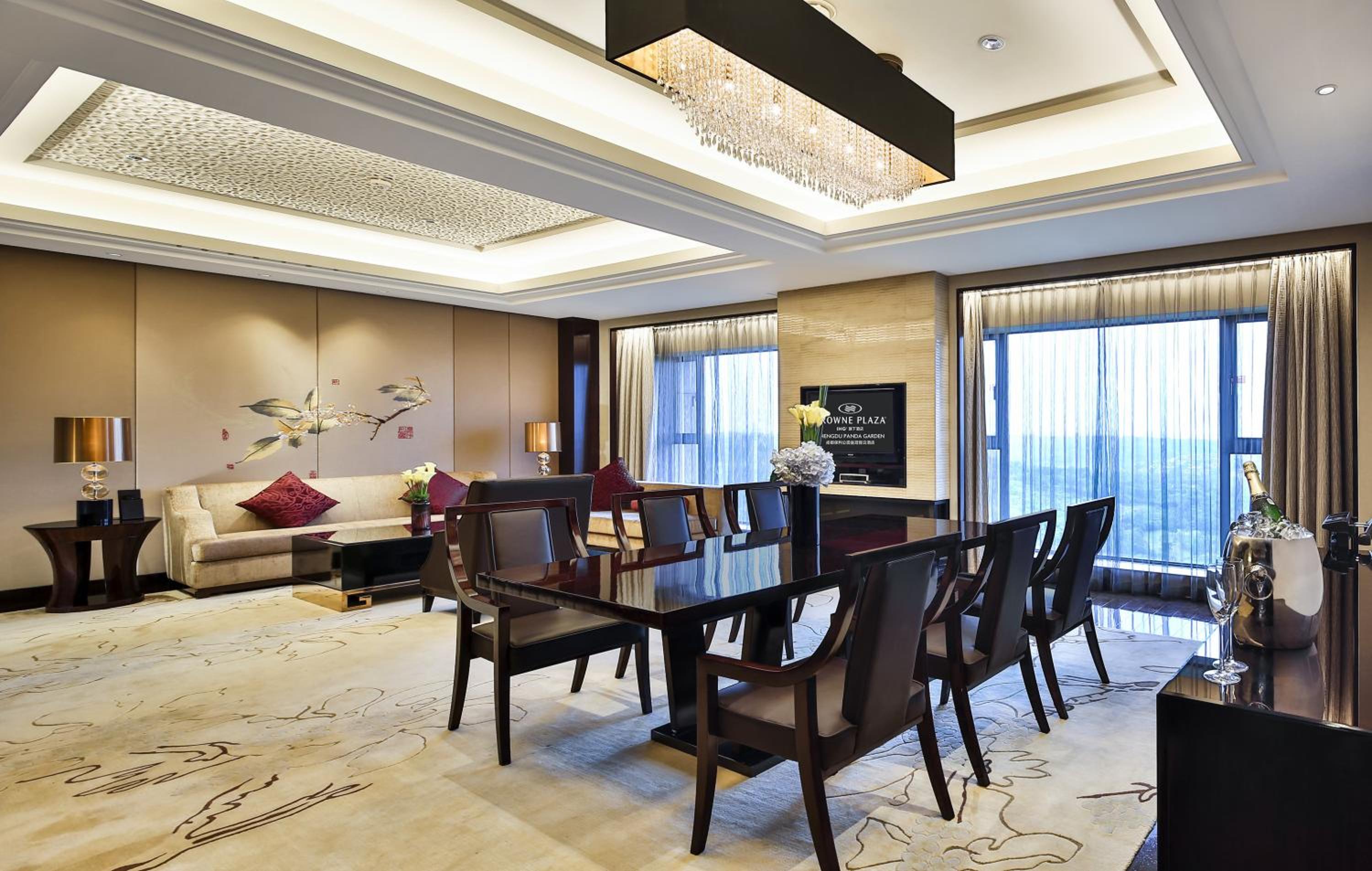 One-Bedroom Suite with Living and Dining Area - Photo 5