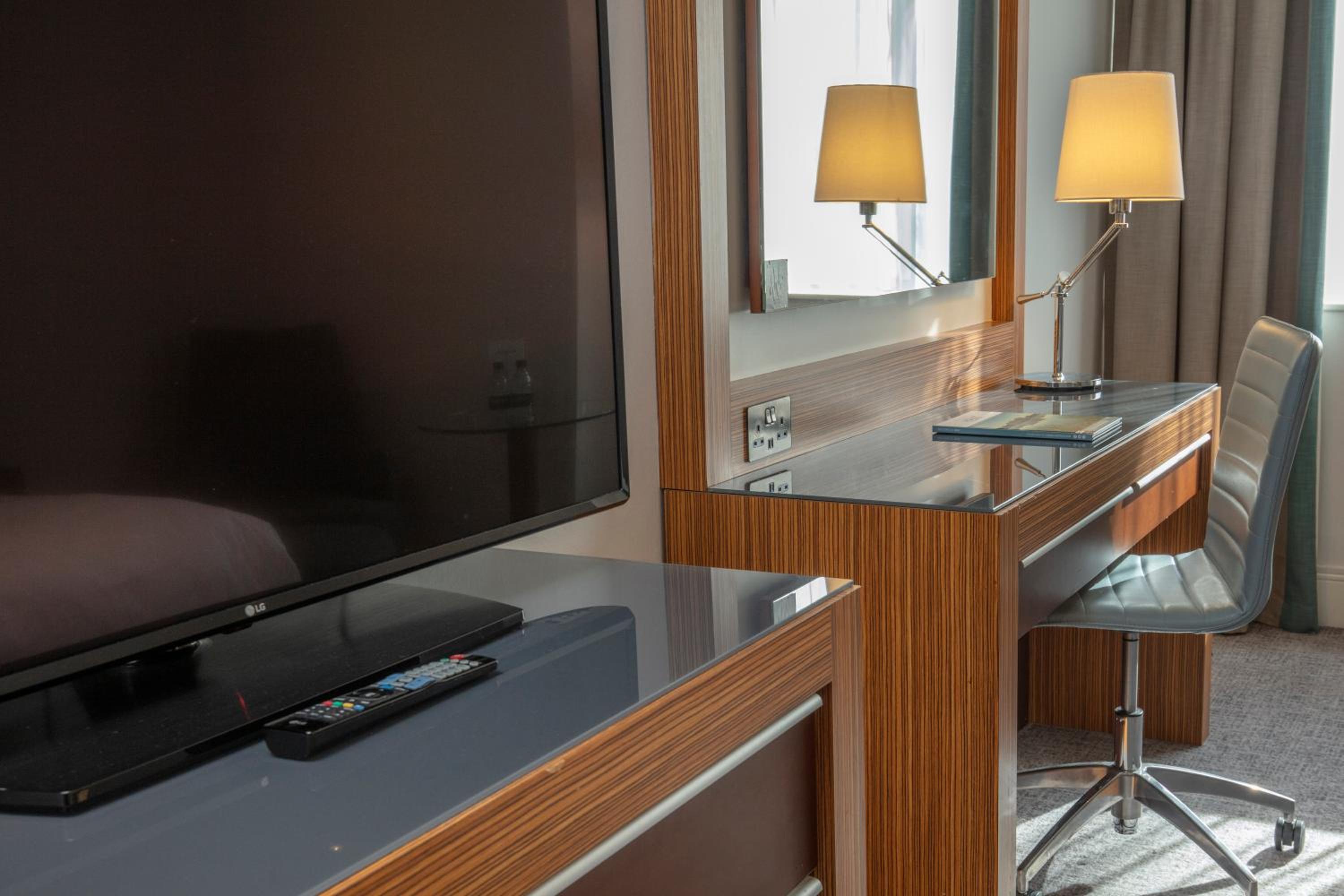 Deluxe King Room - Photo 4
