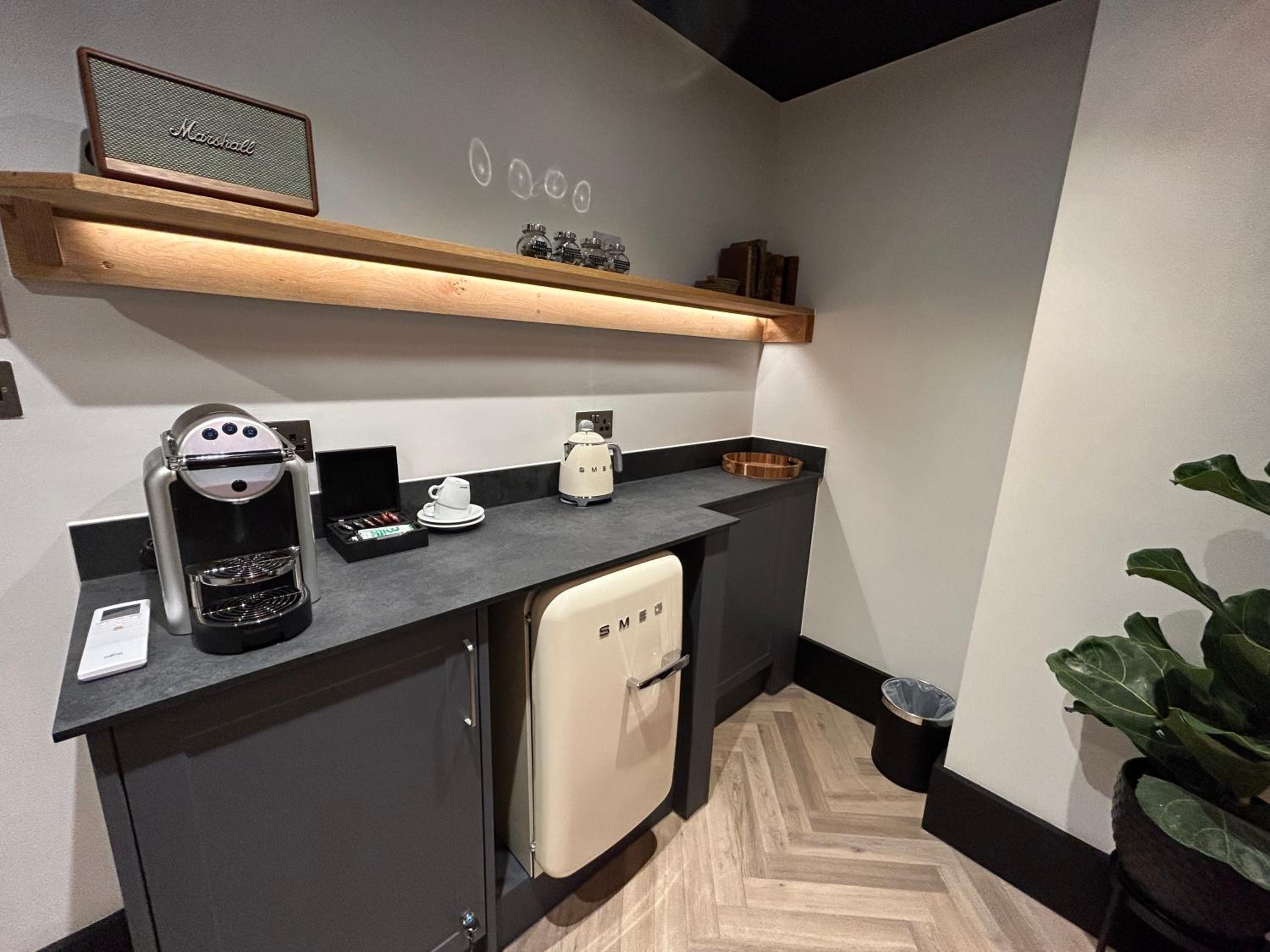 Deluxe Double Room With Bath - Photo 12