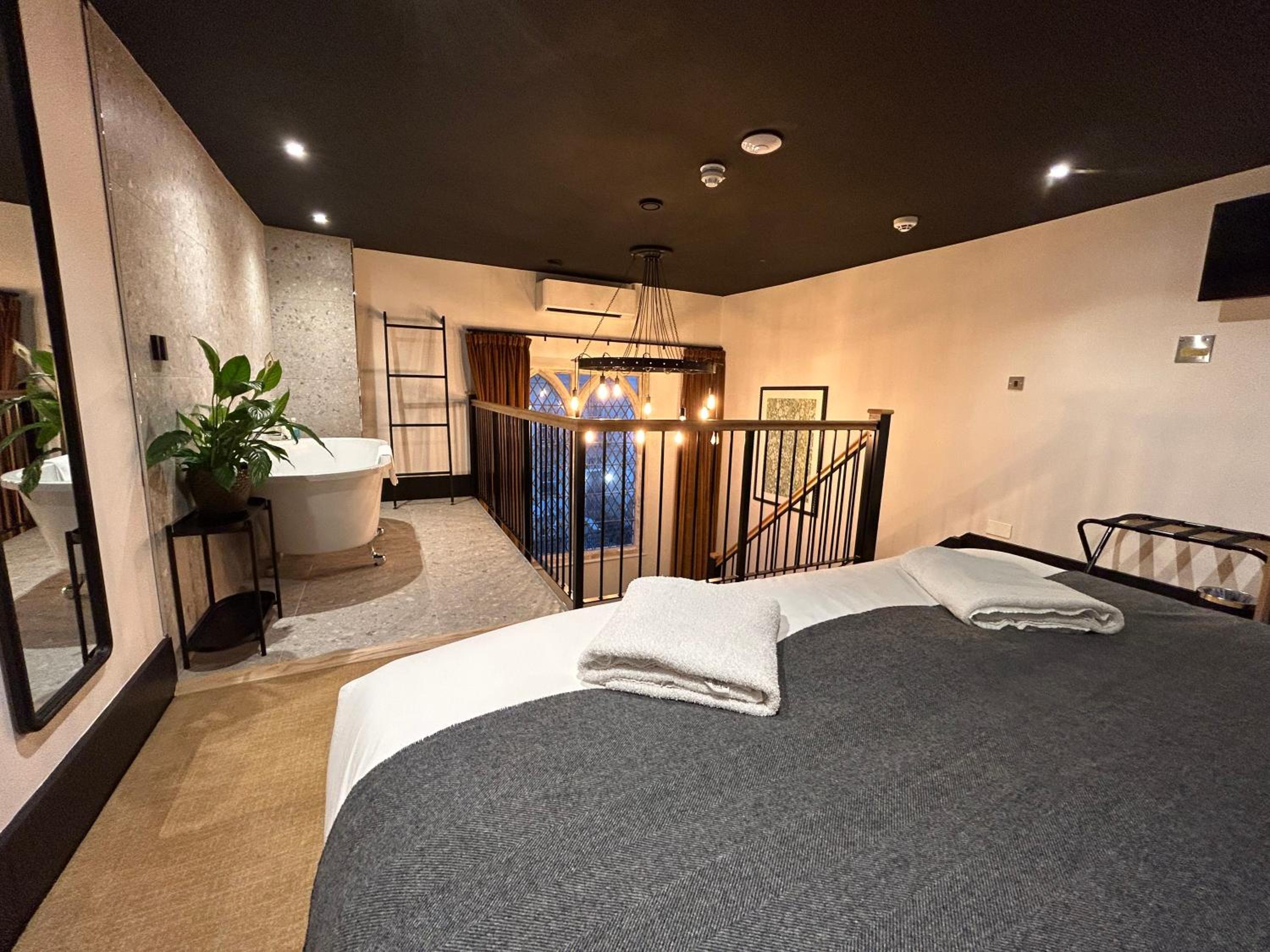 Deluxe Double Room With Bath - Photo 1