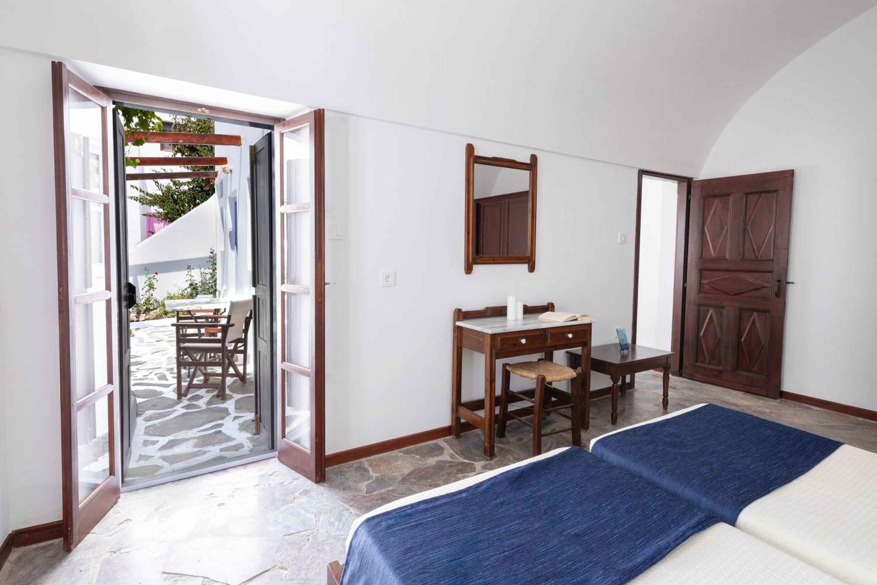 Apartment With Balcony photo 2