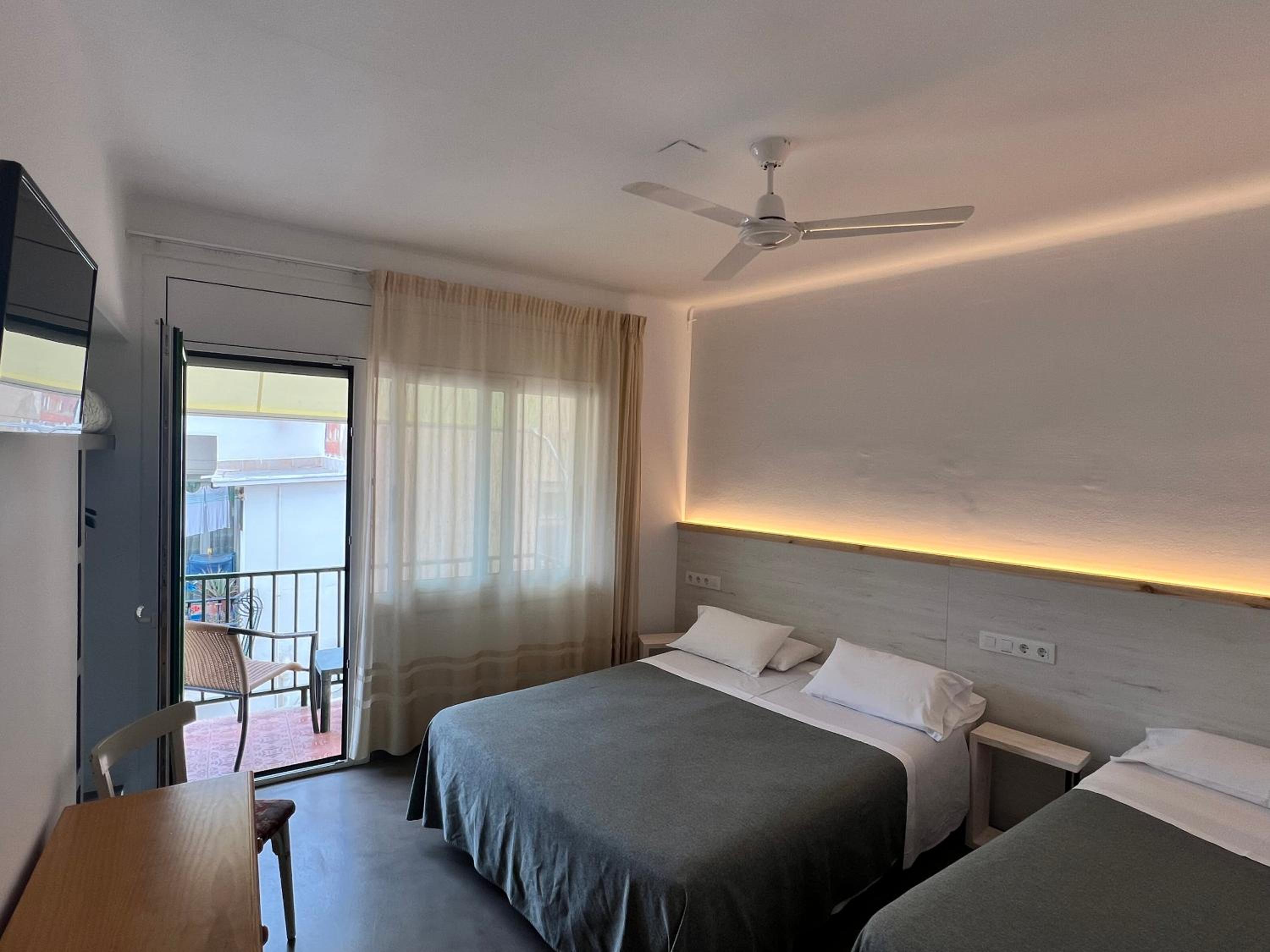 Habitación Triple con Balcón