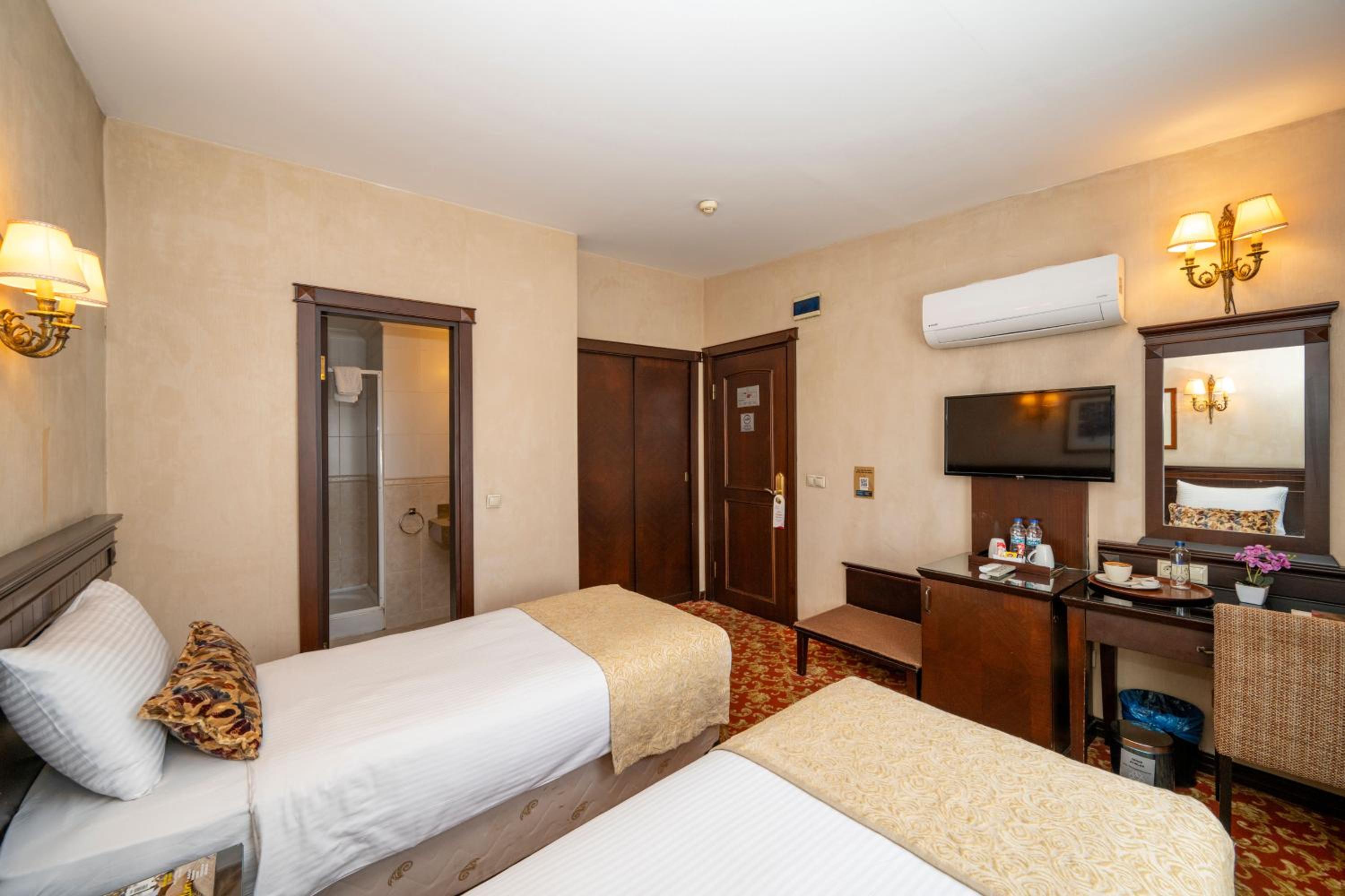 Economy Double Room photo 3
