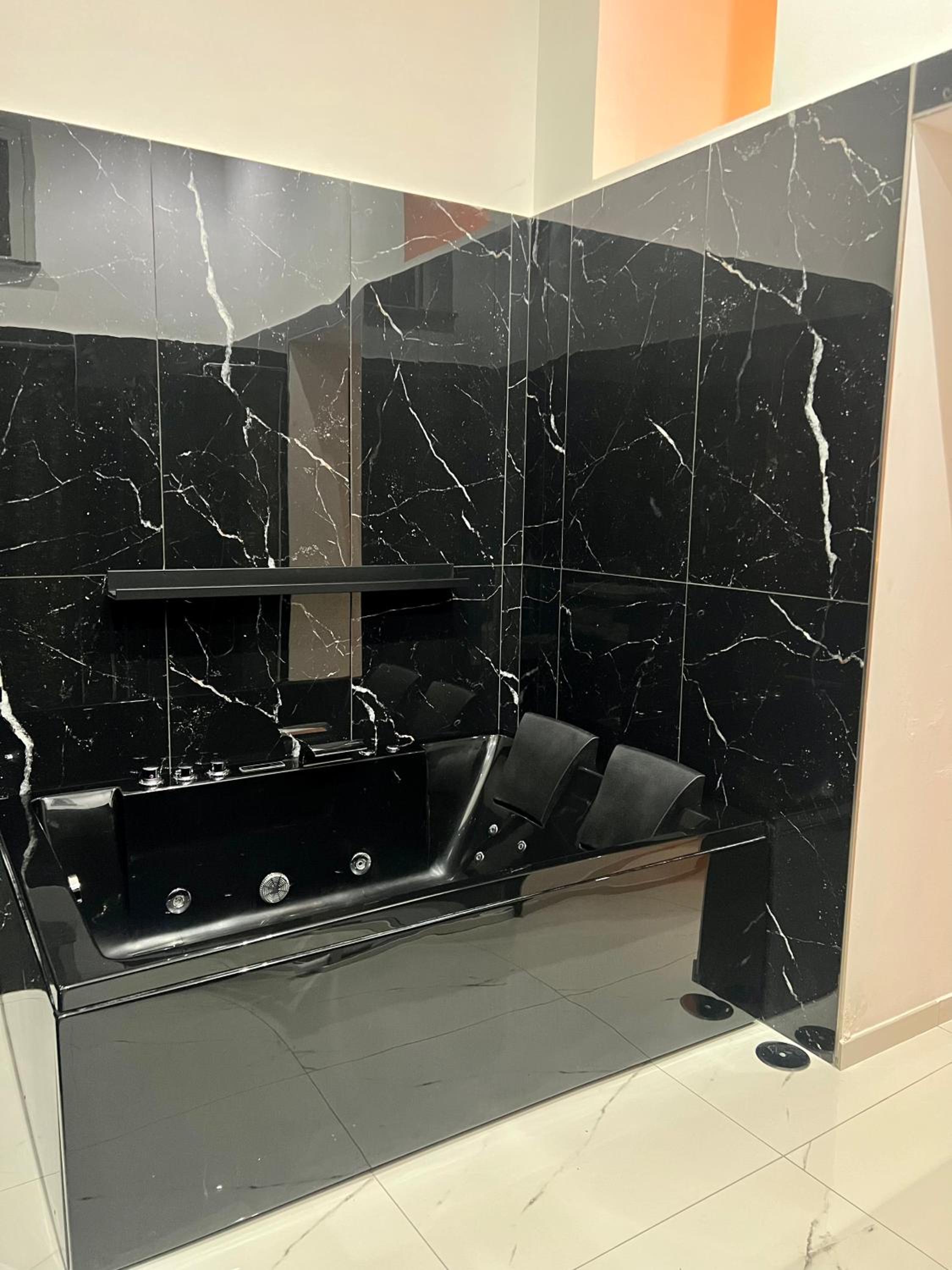 Queen Room with Spa Bath - Photo 2