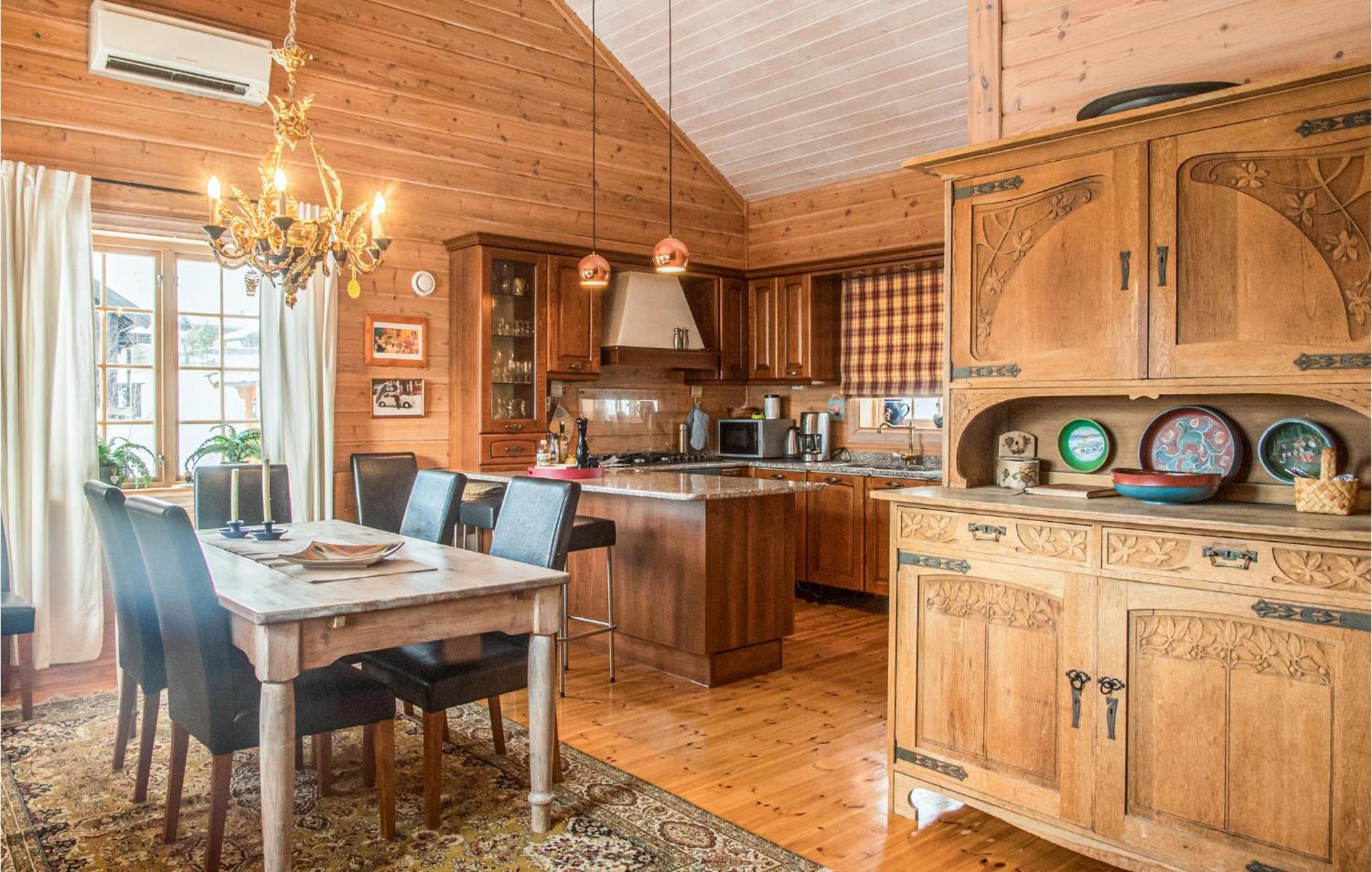 Four-Bedroom Vacation Home photo 2