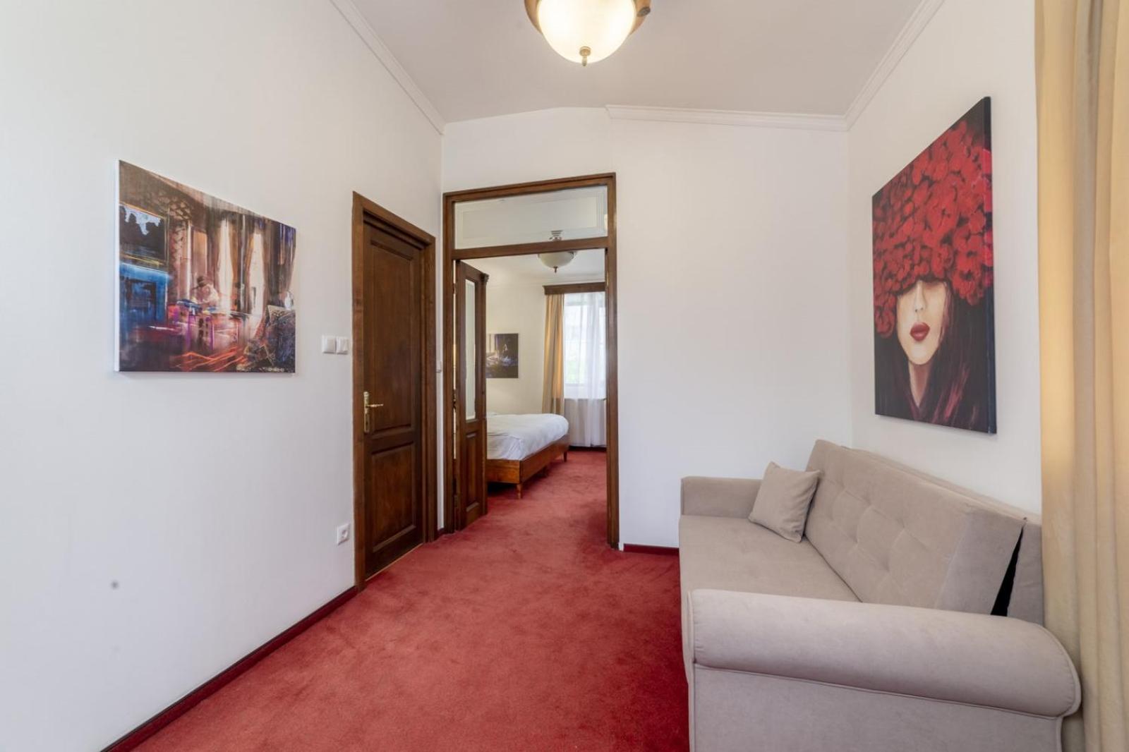 One-Bedroom Apartment - Photo 5