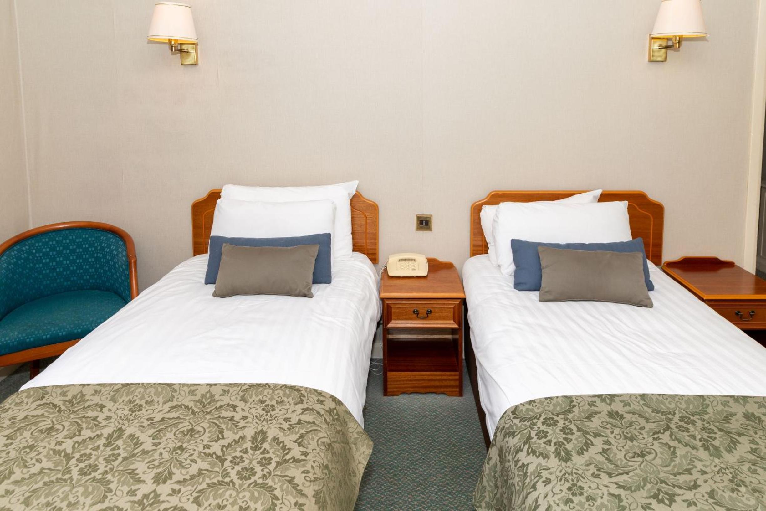 Classic Twin Room with Sea View - Photo 2