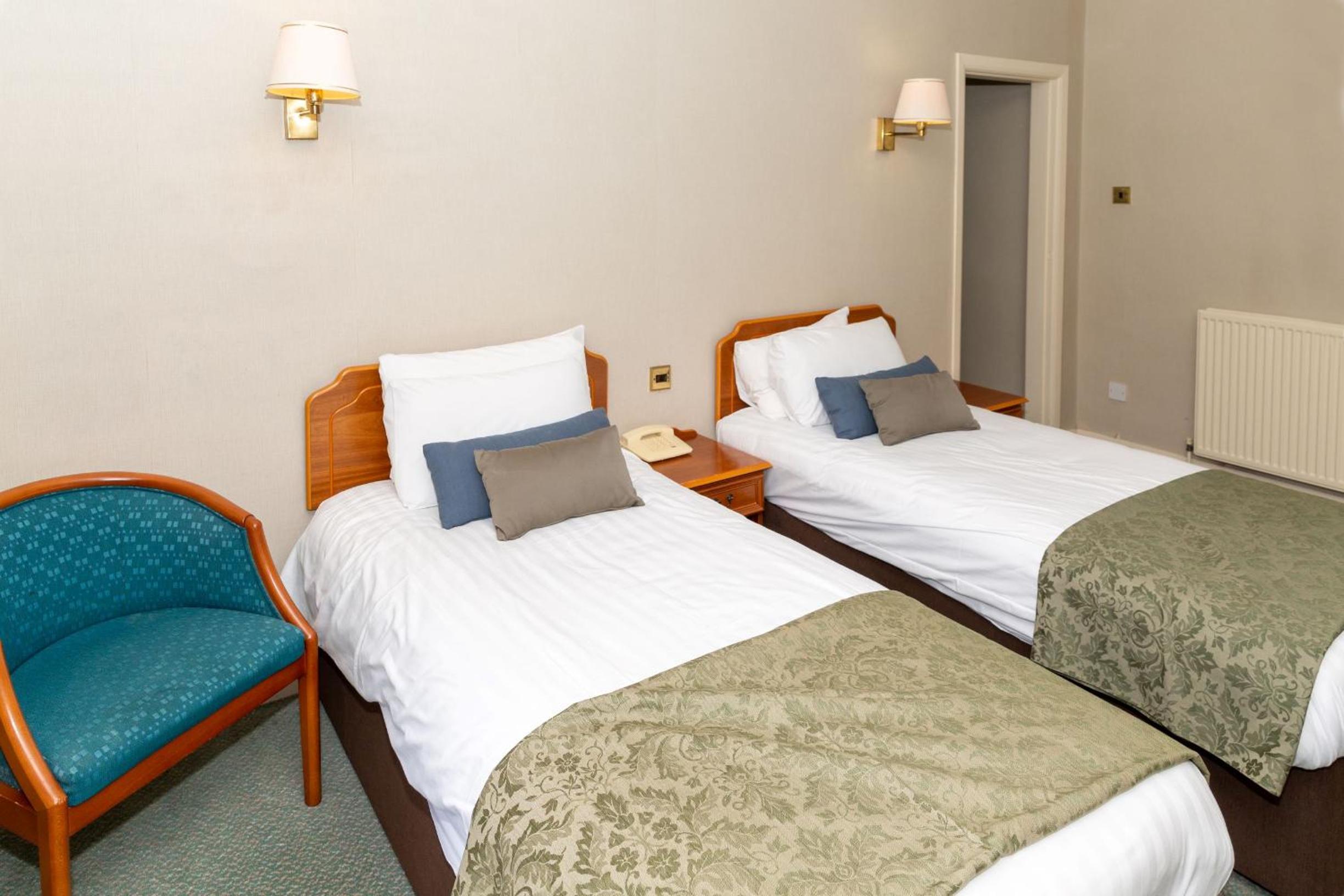 Classic Twin Room with Sea View - Photo 8