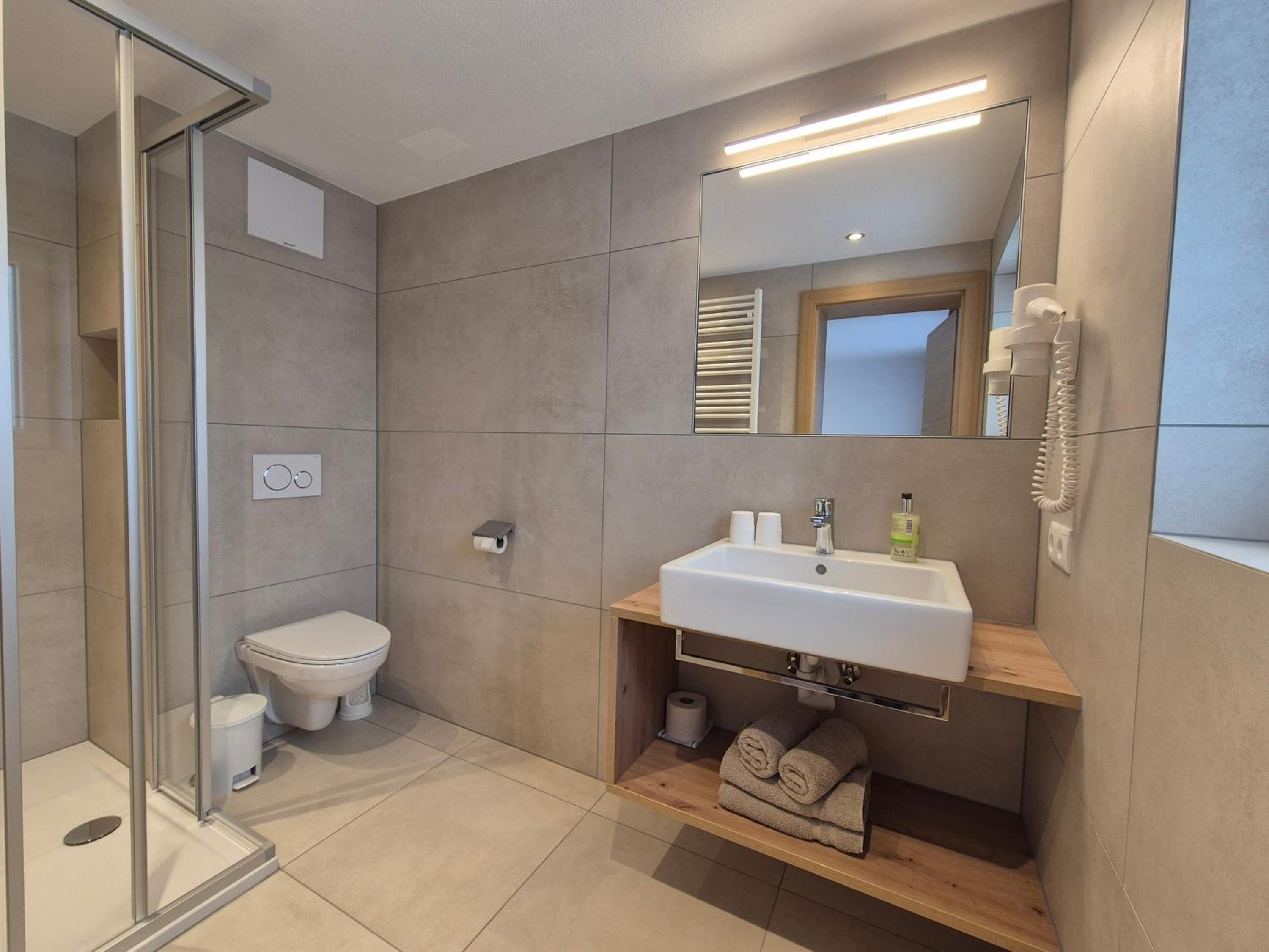 Deluxe Double Room with Balcony photo 2