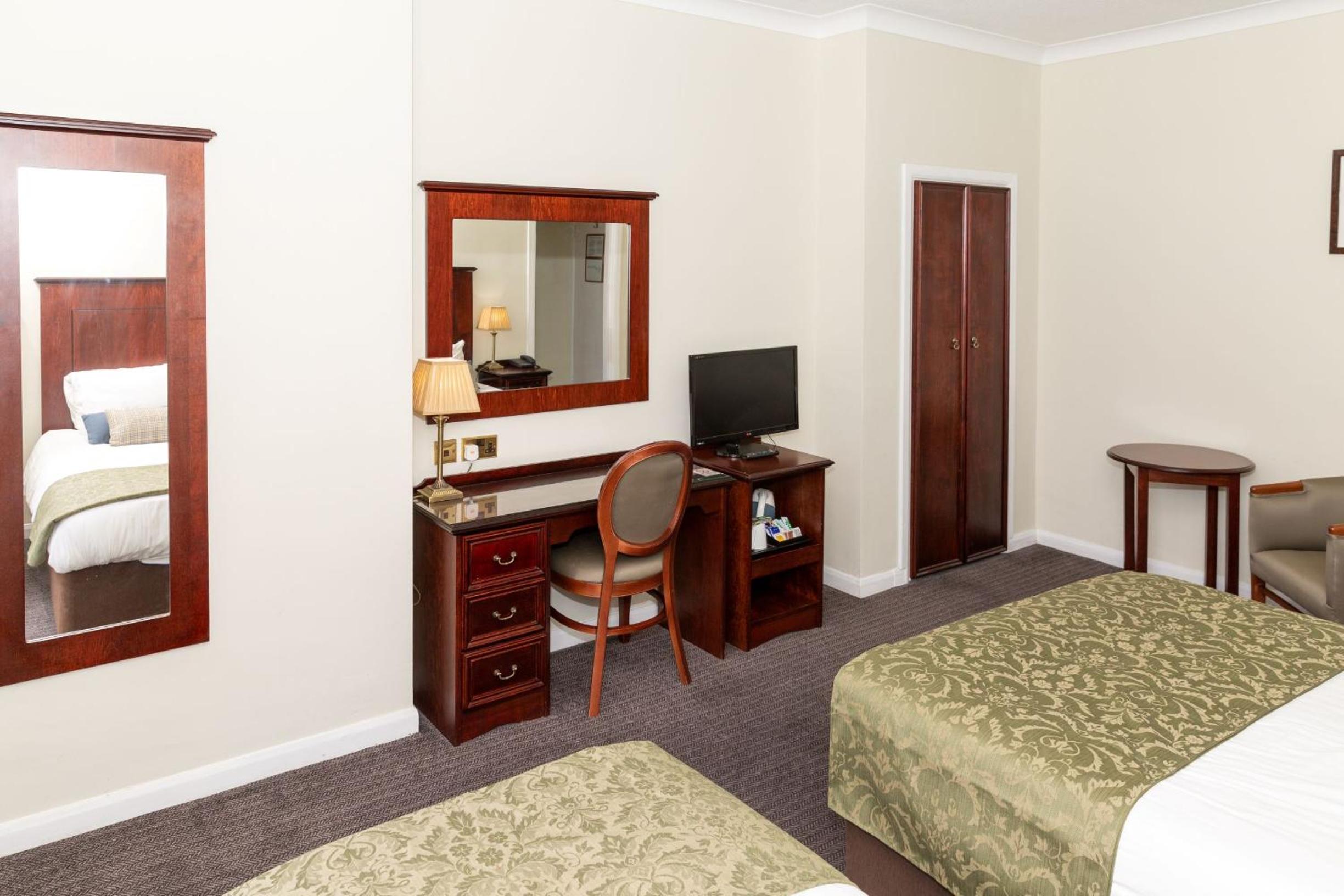 Family Room (2 Adults + 1 Child) - Photo 8