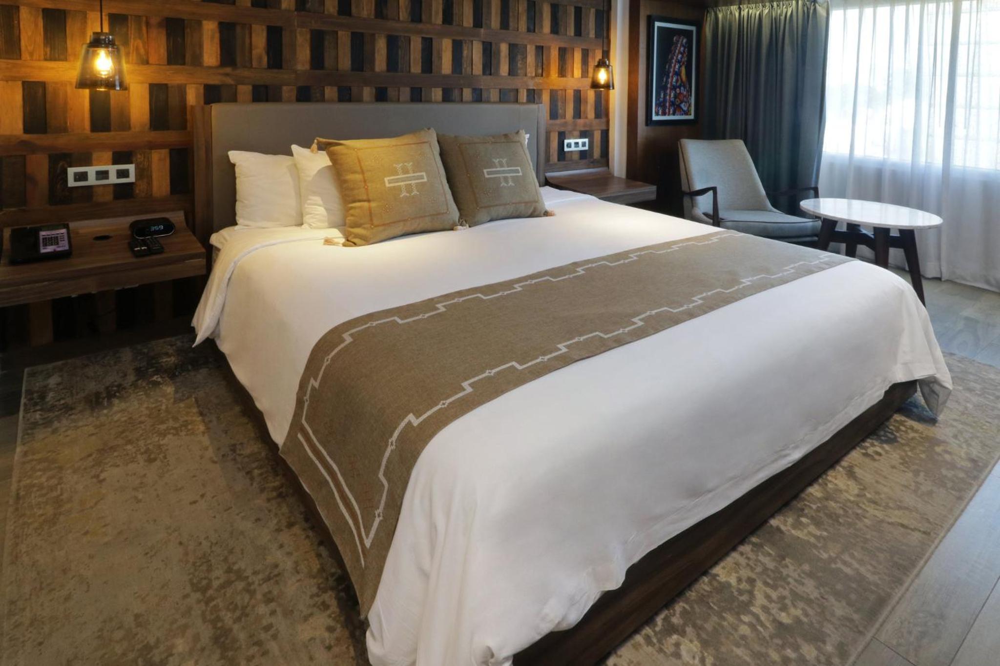 Room with One King and One Futon Bed - Photo 5