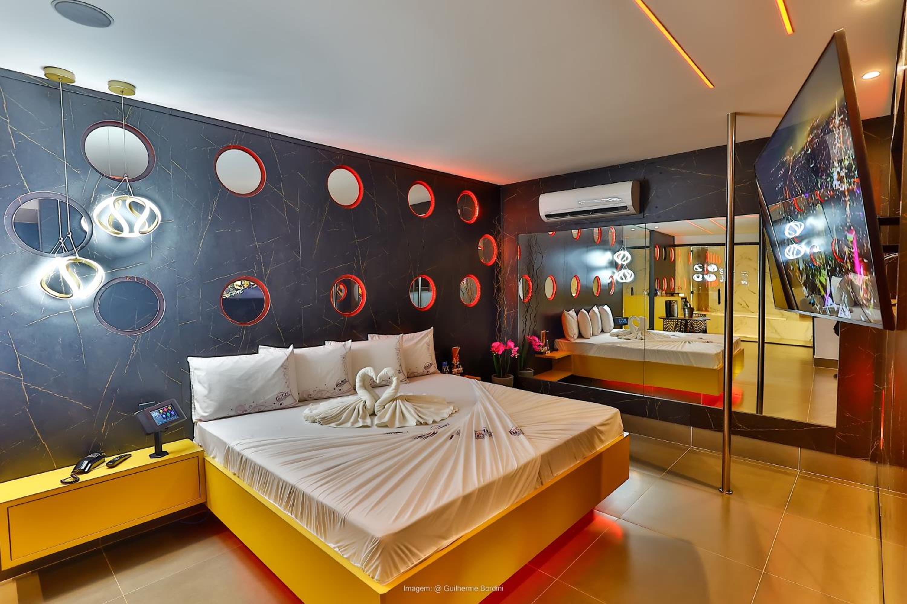 Deluxe Suite with Spa Bath