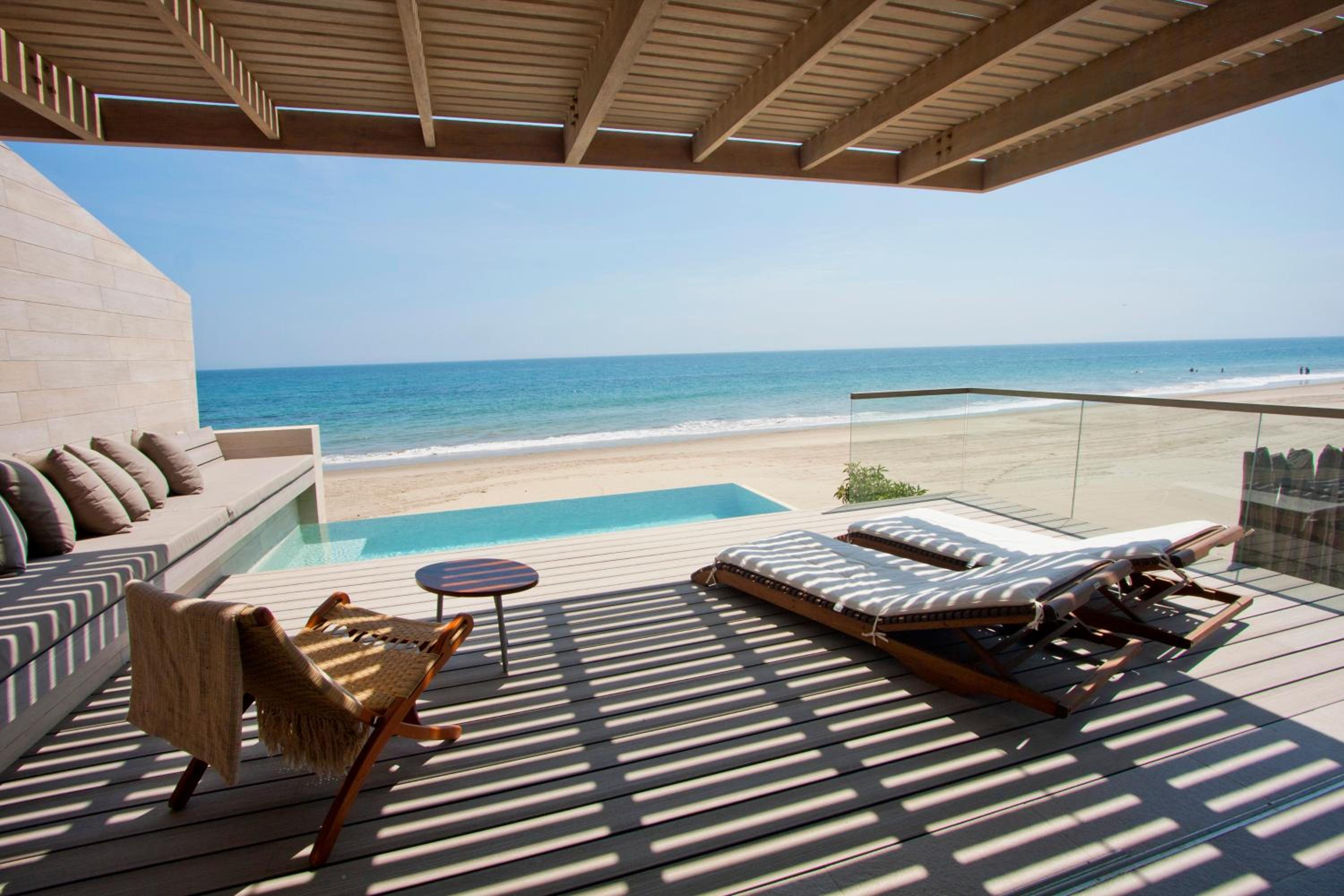 Beachfront Pool Villa photo 2