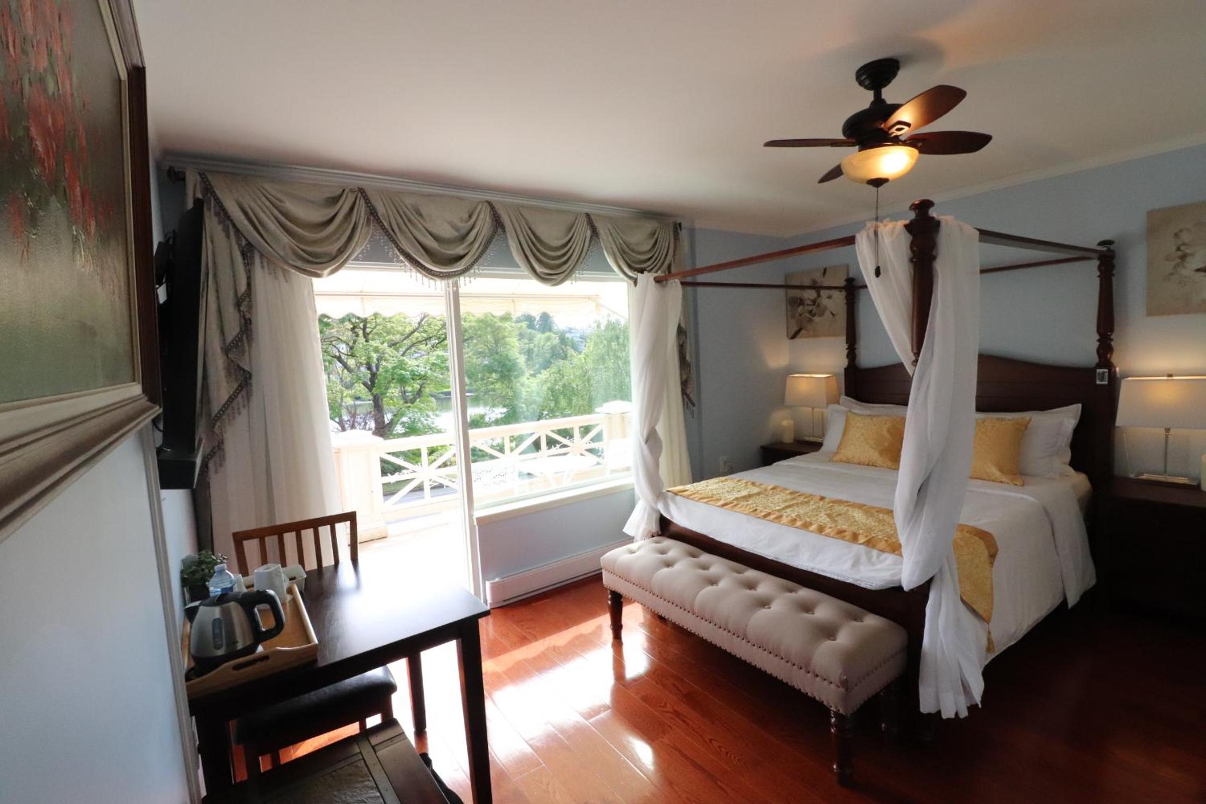 Deluxe Double Room with Balcony