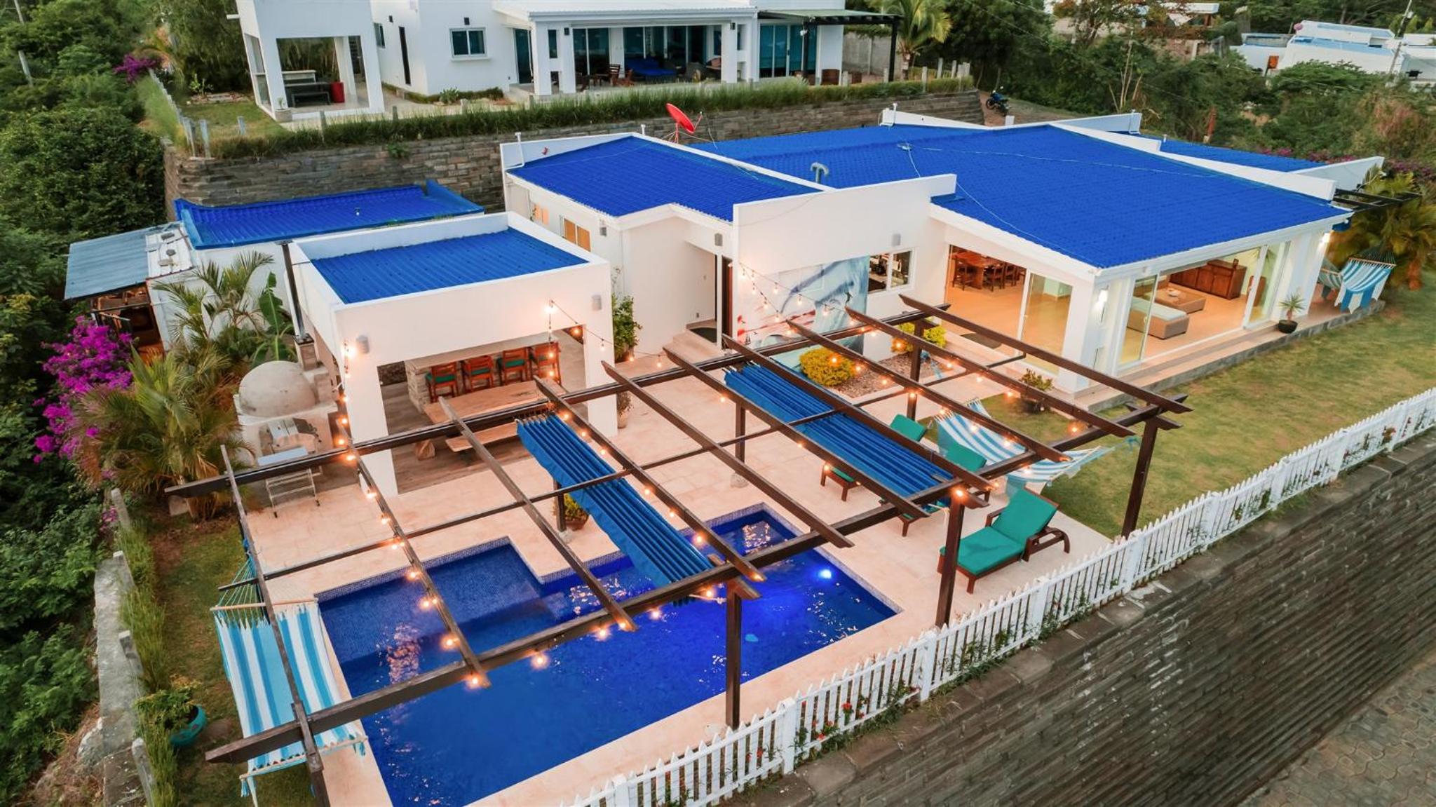 Four-Bedroom House photo 2