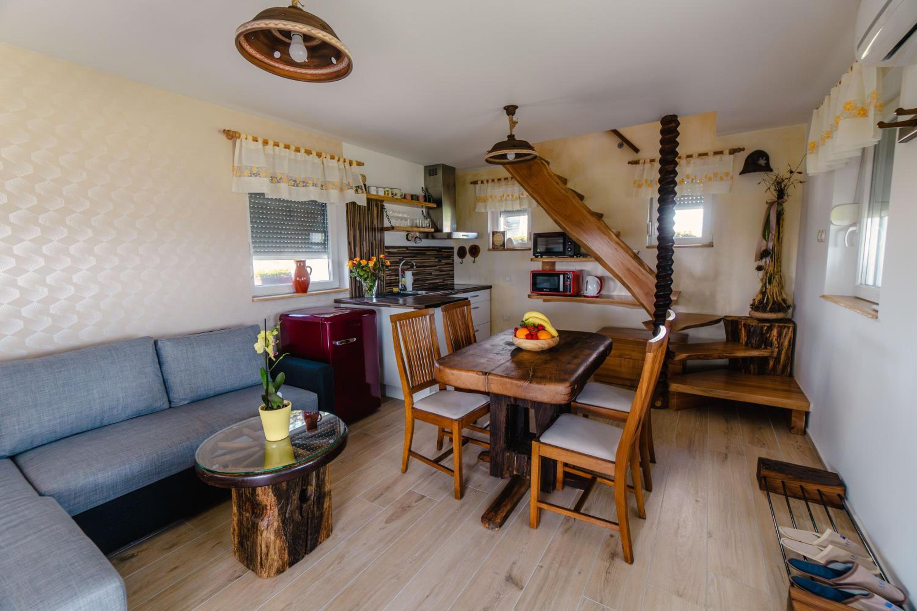 One-Bedroom House photo 1