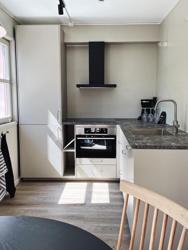 Three-Bedroom Deluxe Apartment - Photo 14