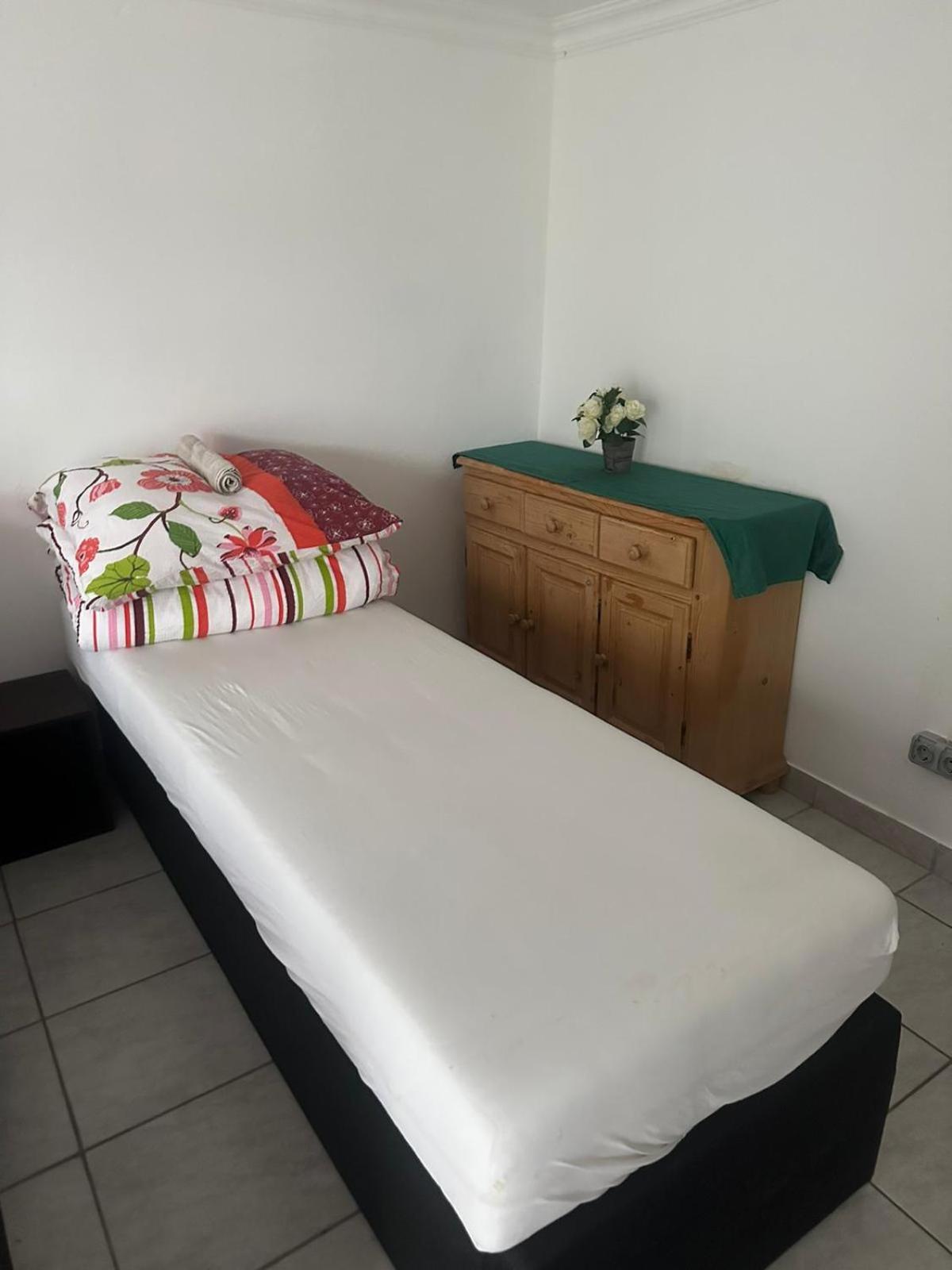 Quadruple Room with Bathroom - Photo 3