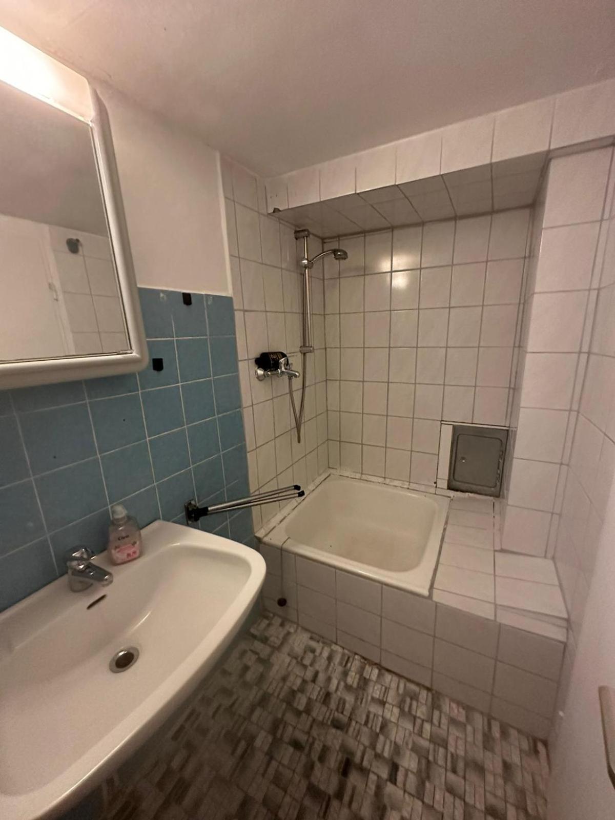 Quadruple Room with Bathroom - Photo 2