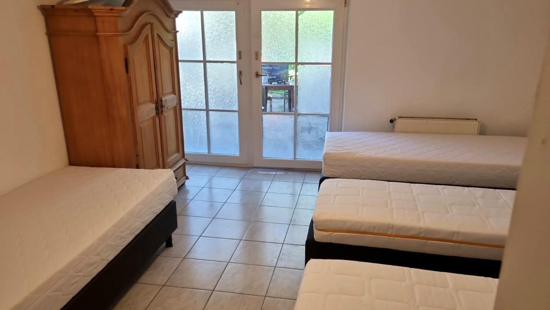 Quadruple Room with Bathroom - Photo 5