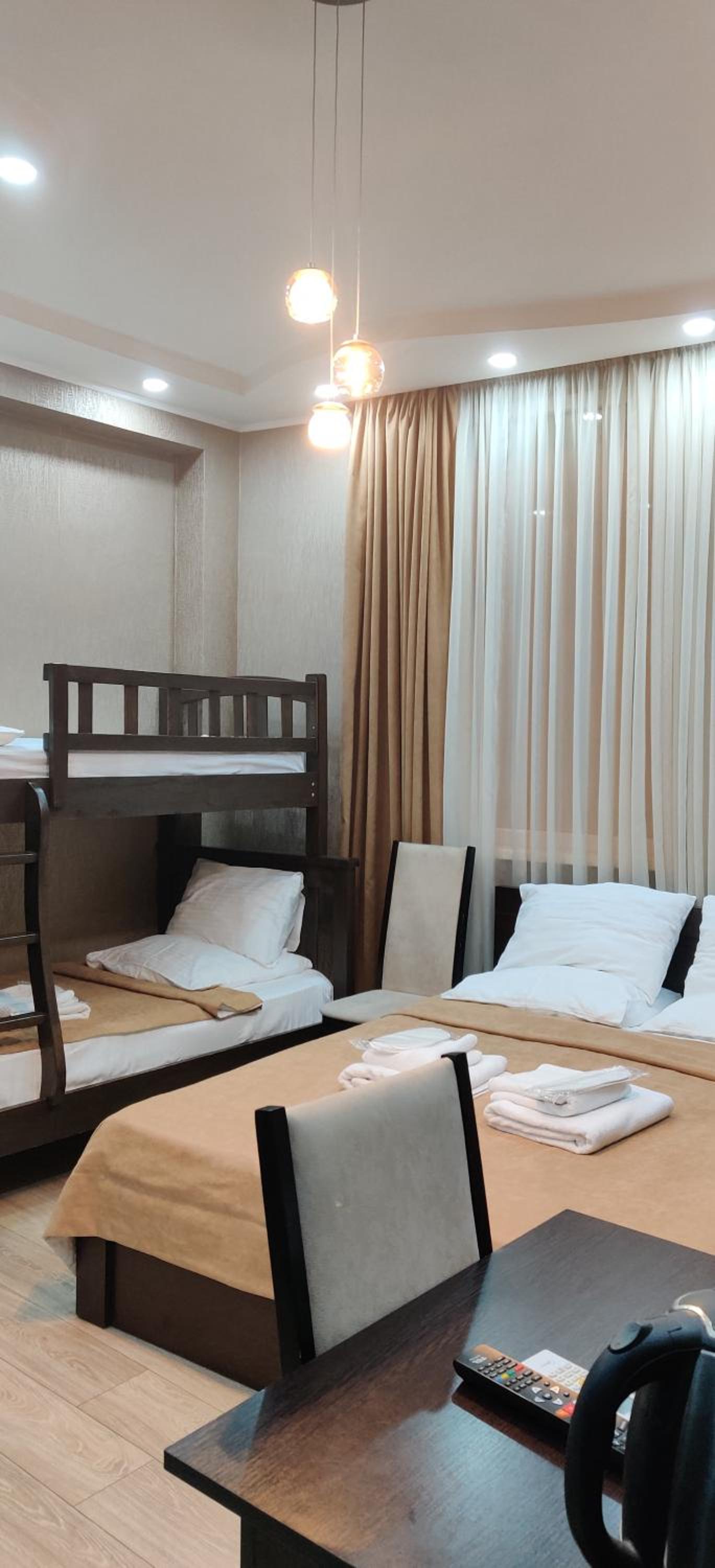 Quadruple Room with Private Bathroom photo 2