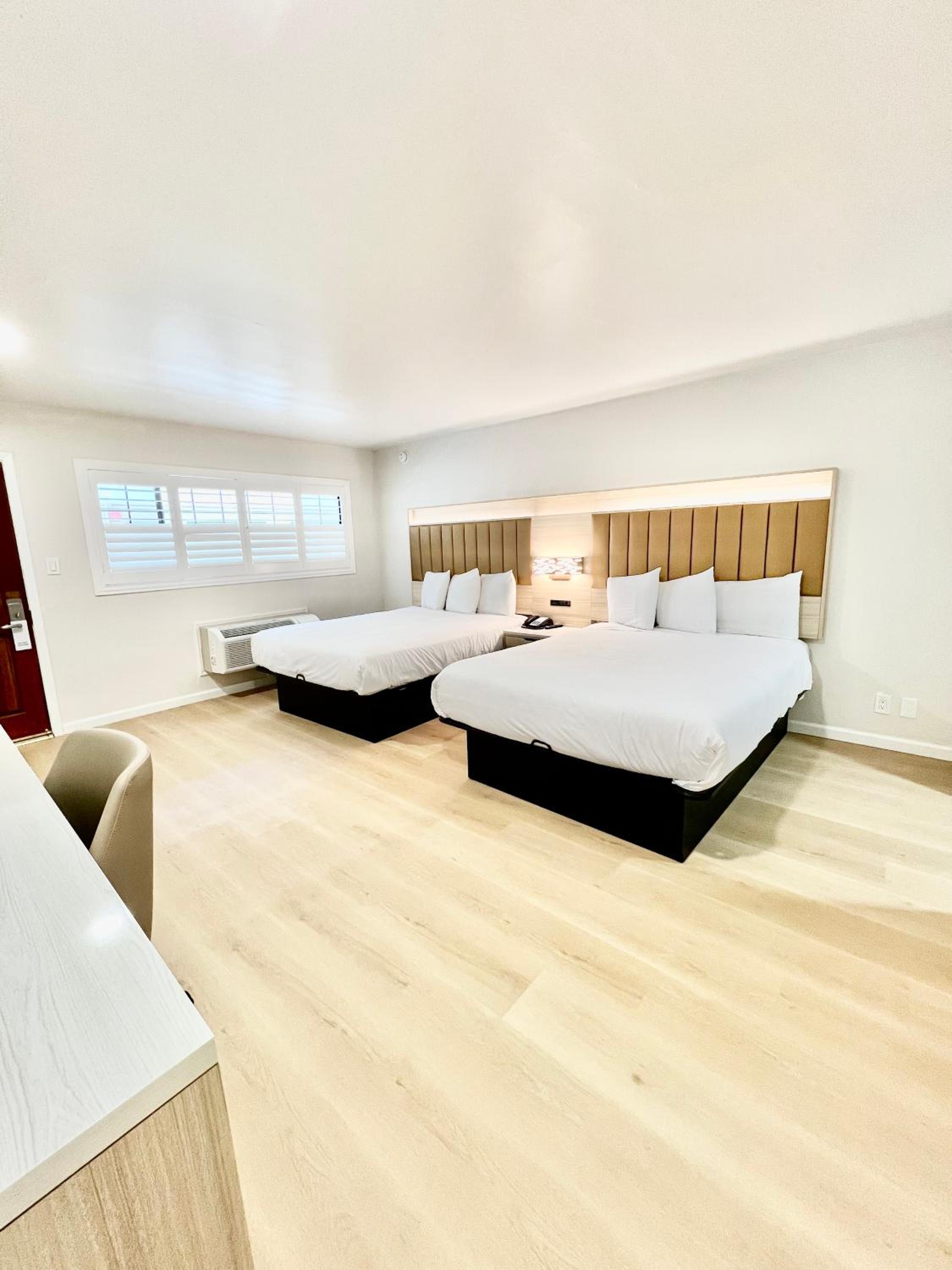 Queen Room with Two Queen Beds - Non-Smoking photo 1