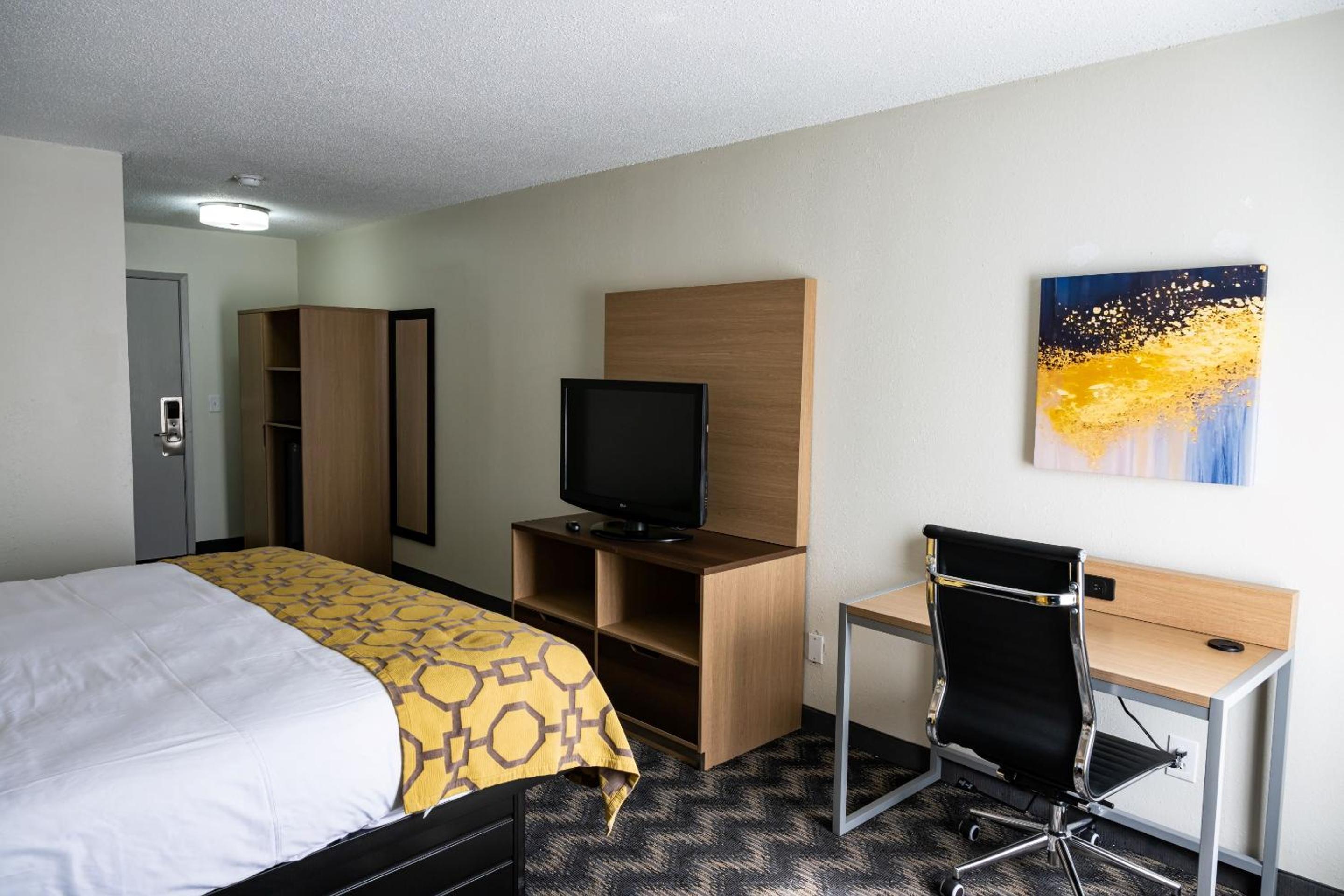 King Room - Non-Smoking - Photo 4