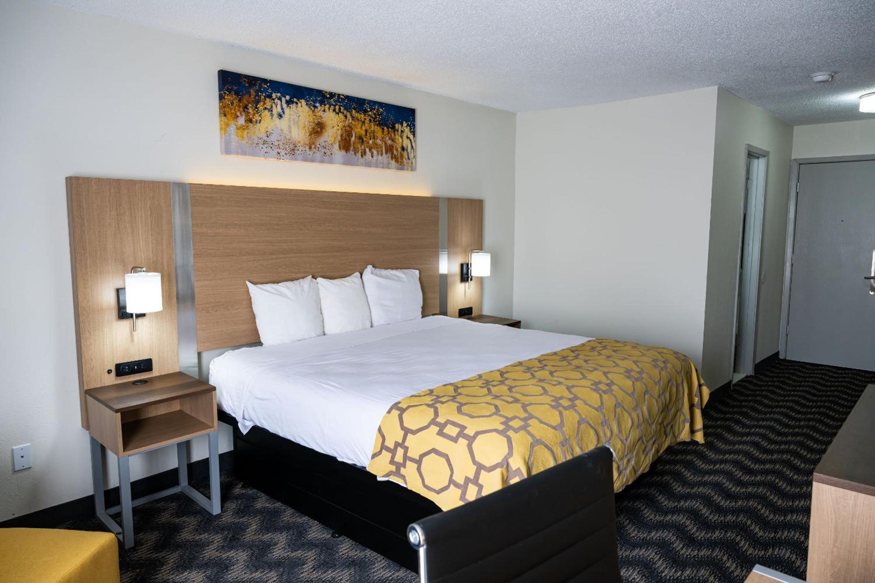 King Room - Non-Smoking - Photo 5