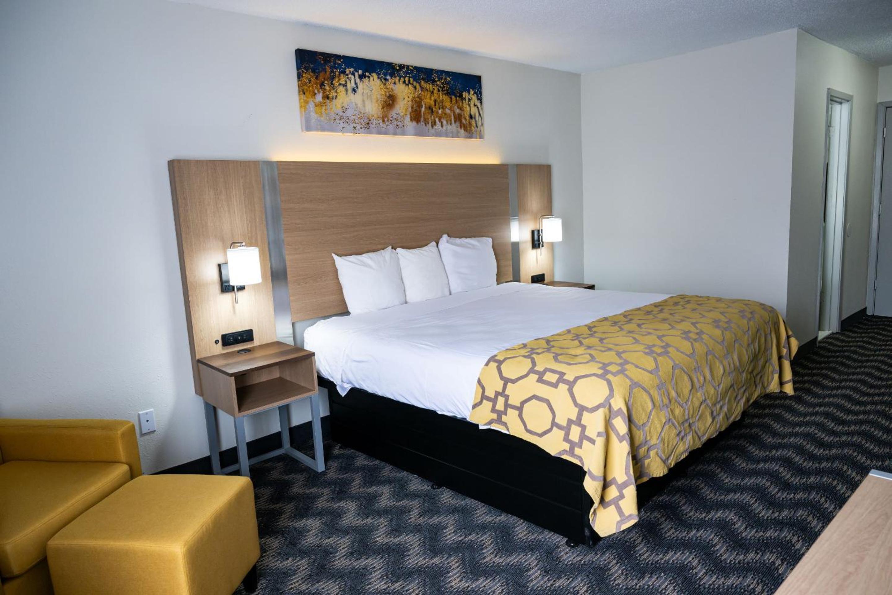 King Room - Non-Smoking - Photo 6