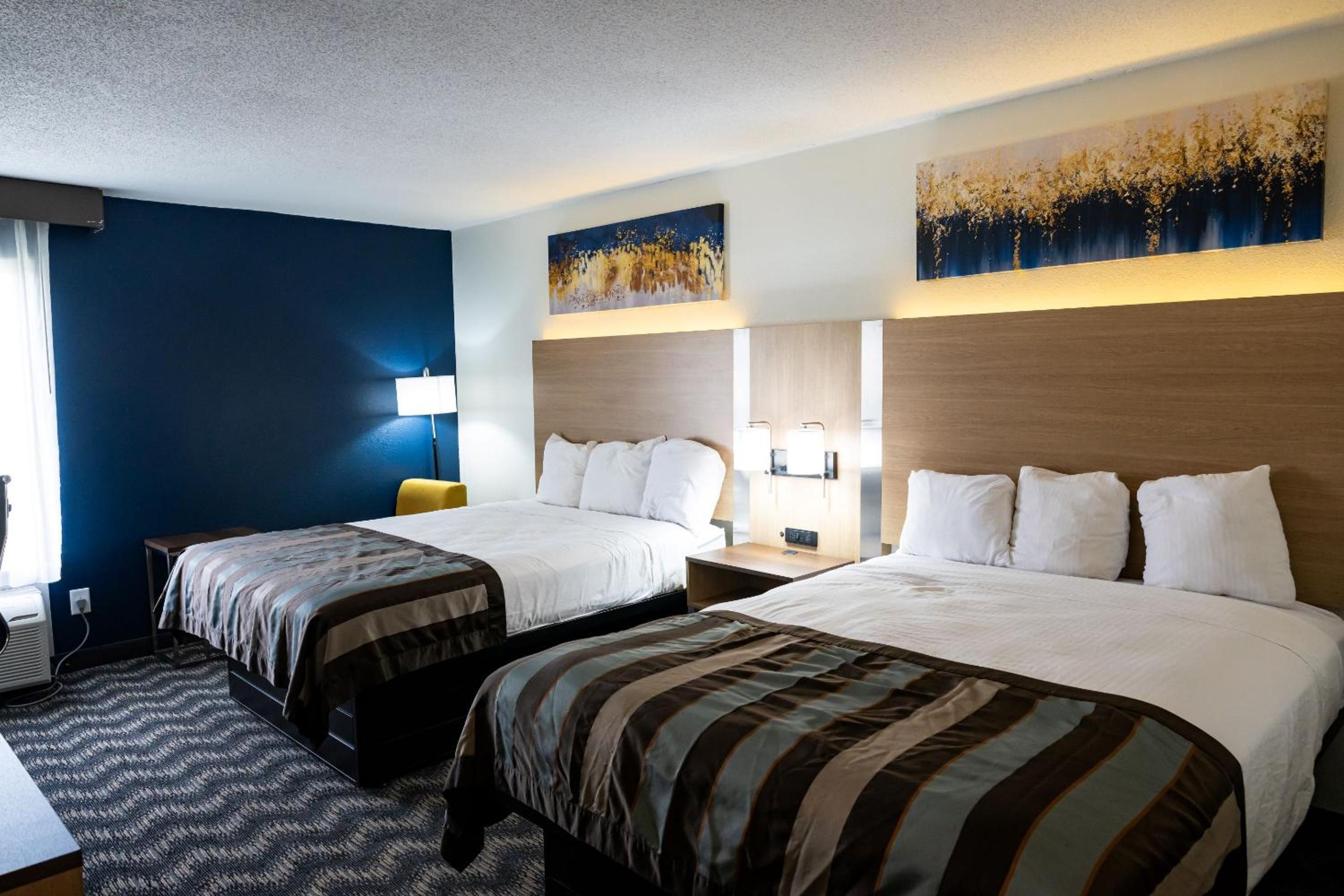 Double Studio Suite - Mobility Accessible/Non-Smoking photo 2
