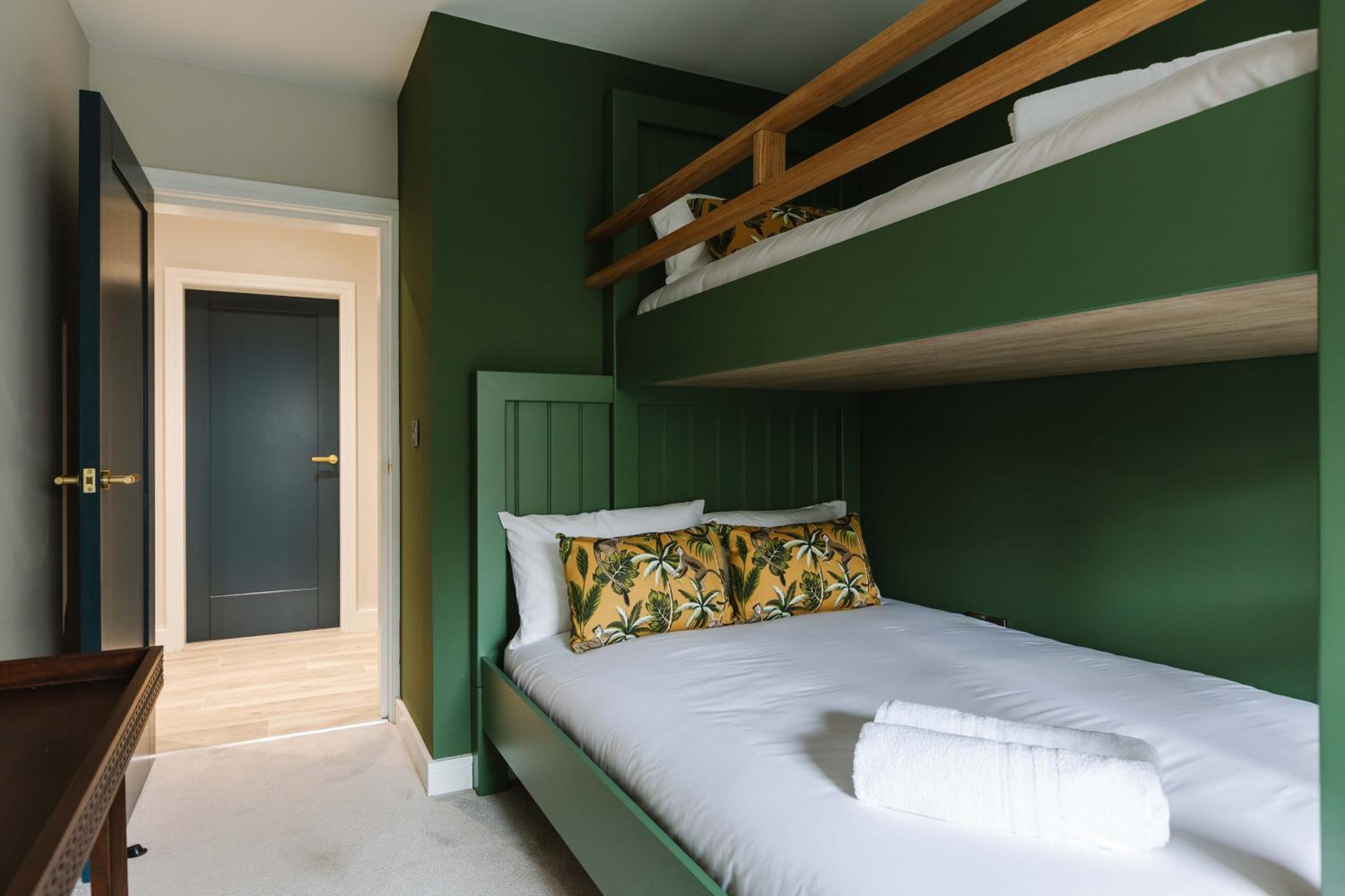 Two-Bedroom Apartment with Sea View photo 2