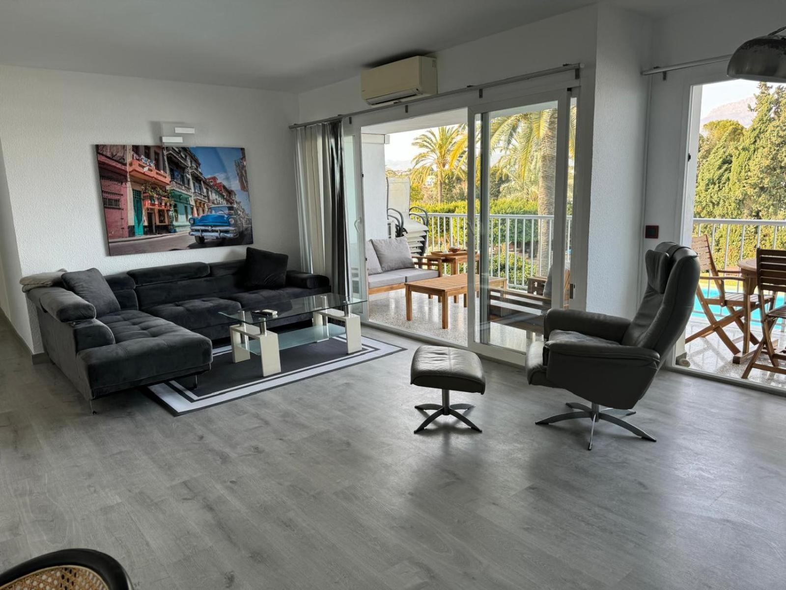 Three-Bedroom Apartment photo 2