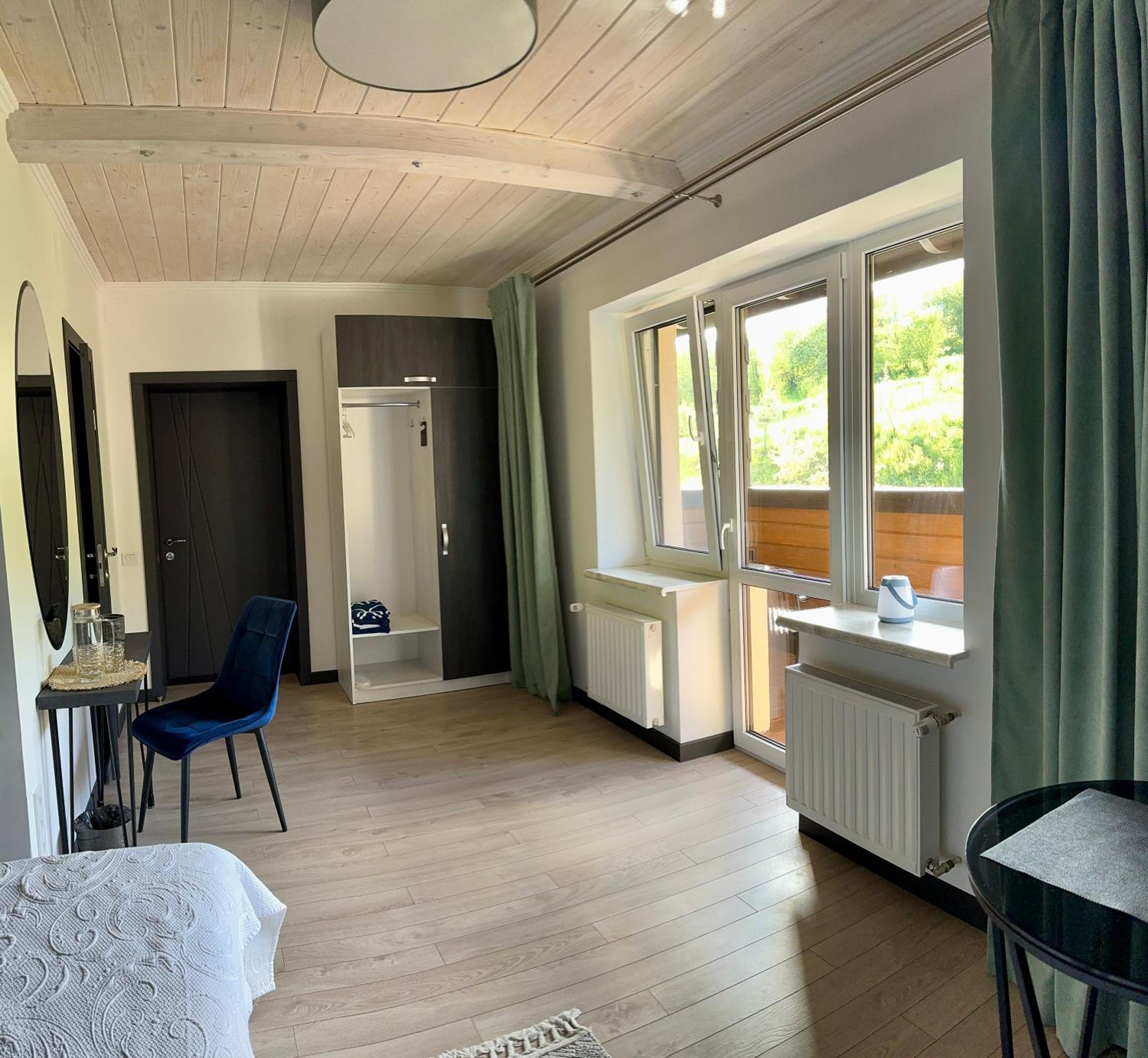Twin Room with Balcony photo 3