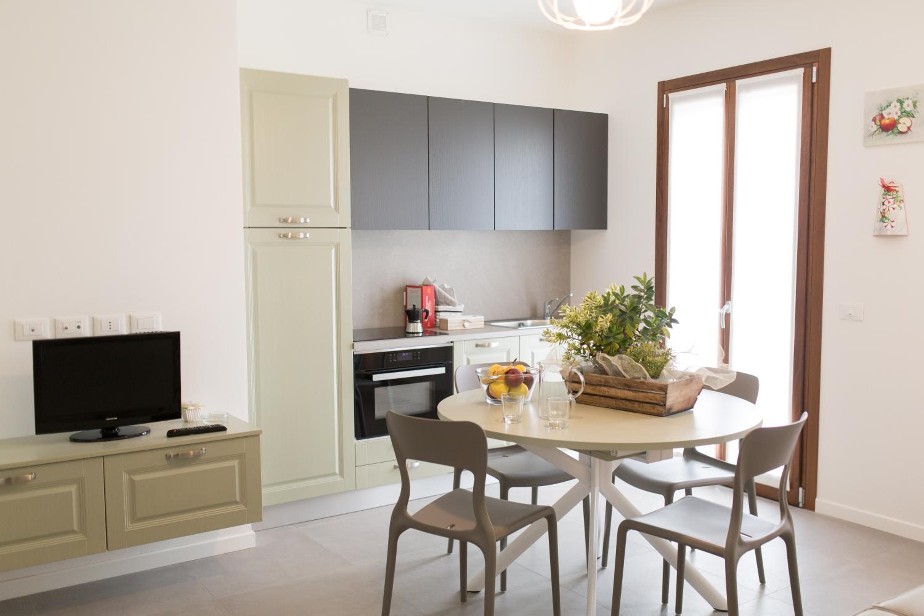 Deluxe Two-Bedroom Apartment with Garden View - Photo 4