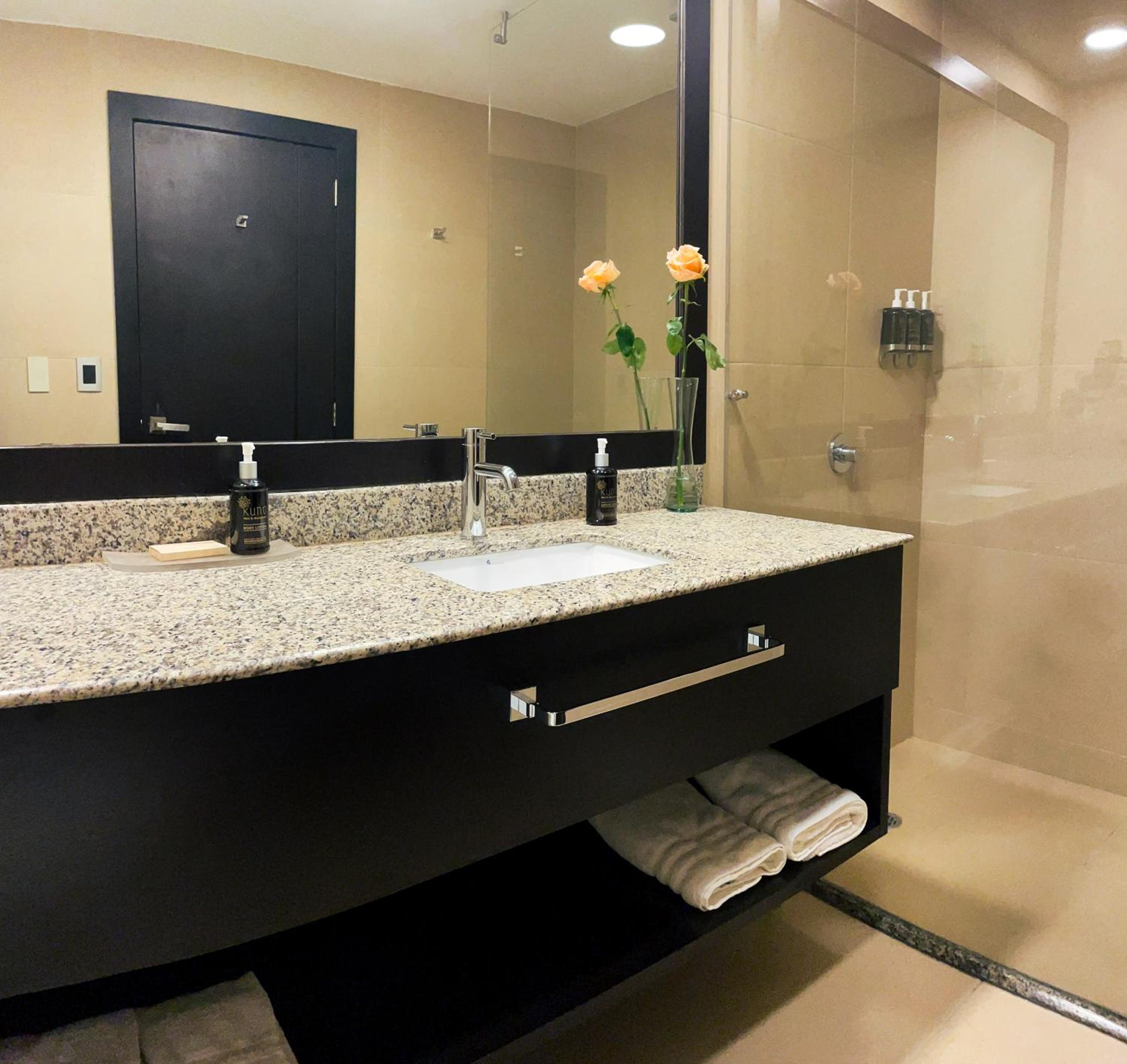 King Room - Mobility Access/Non-Smoking photo 3