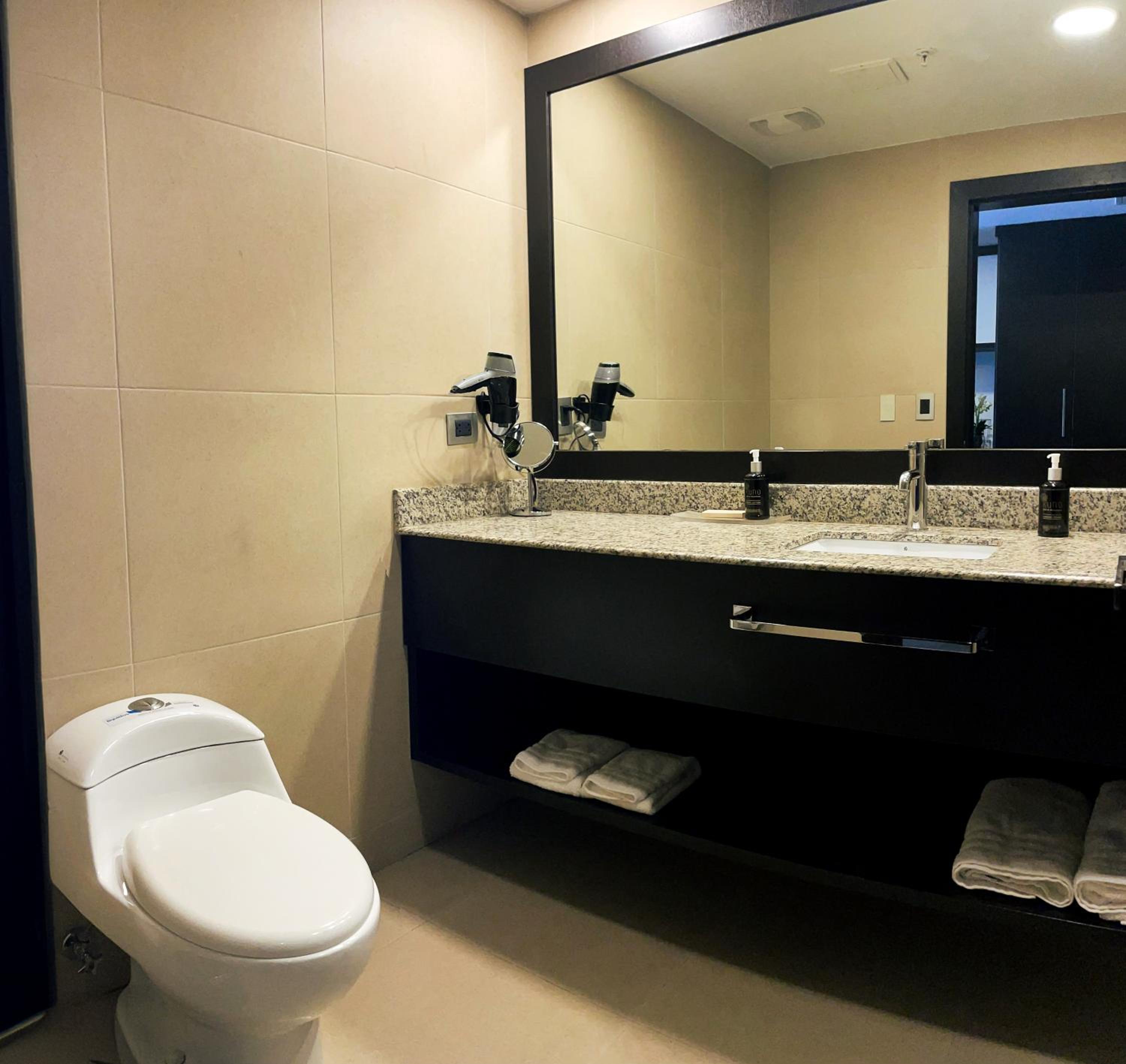 King Room - Mobility Access/Non-Smoking photo 2