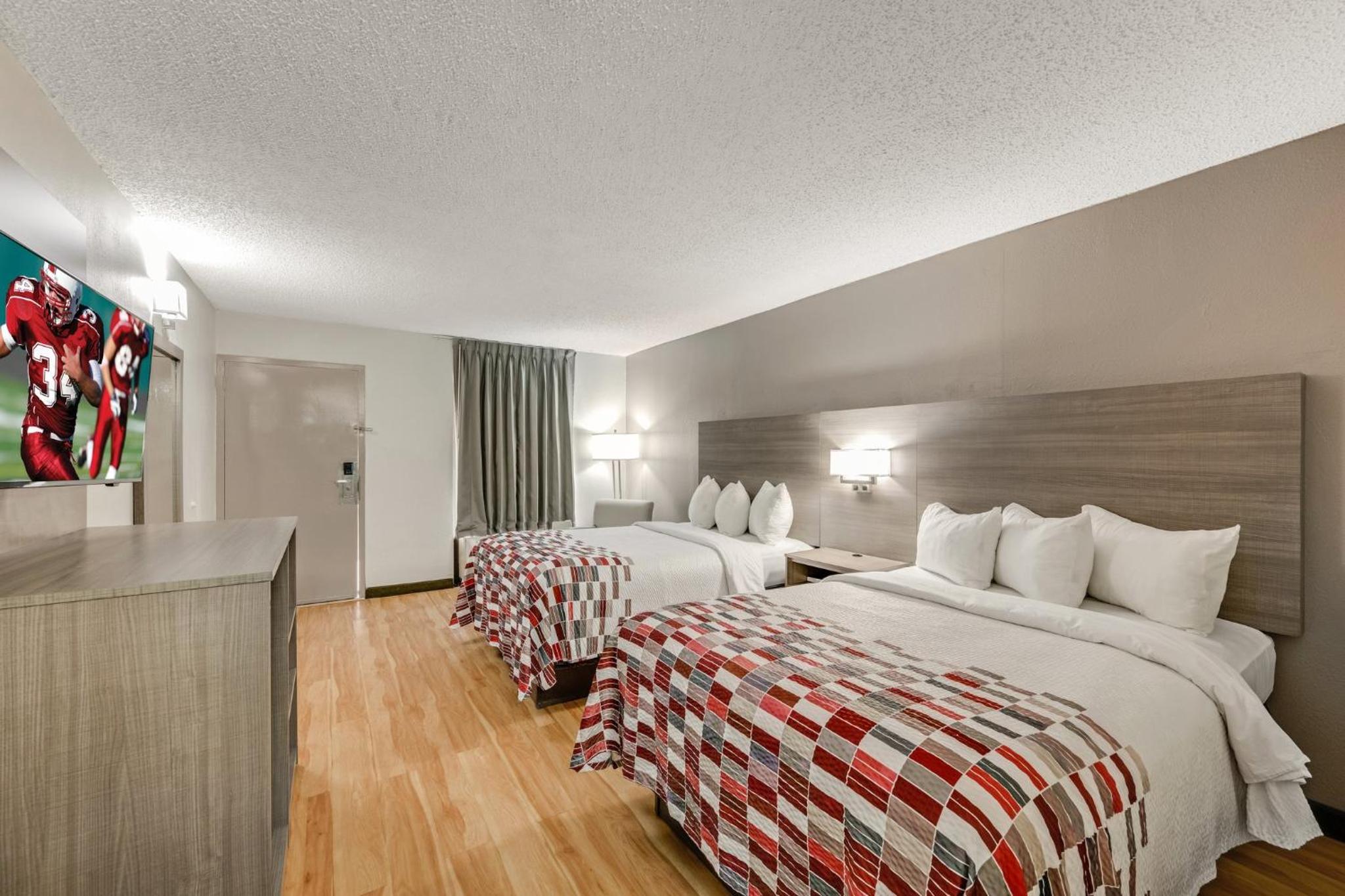 Deluxe Room with Two Double Beds Non-Smoking photo 2