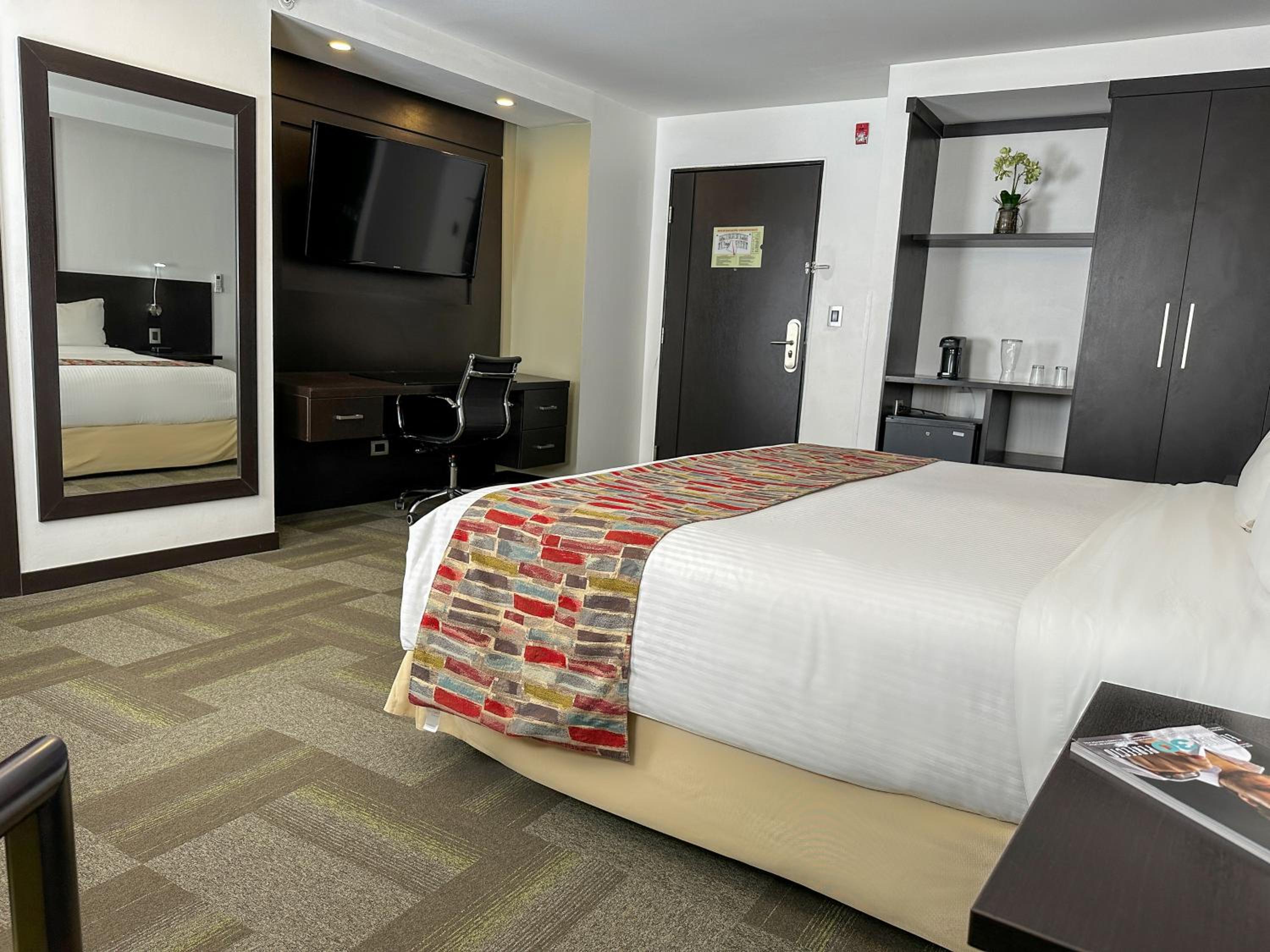 King Room - Non-Smoking photo 3