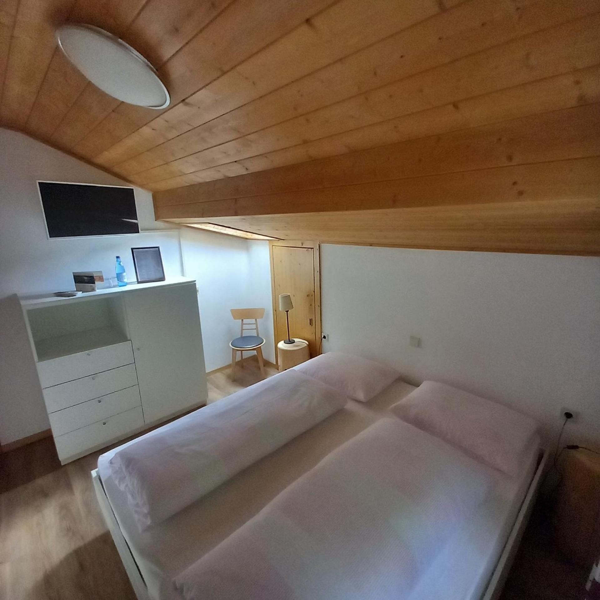 Small Double Room - Photo 3