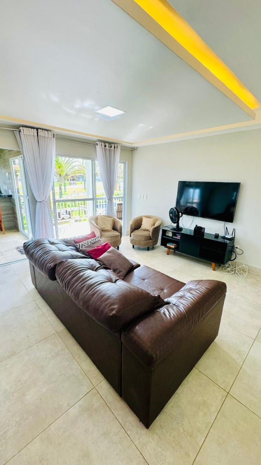 Four-Bedroom House photo 3