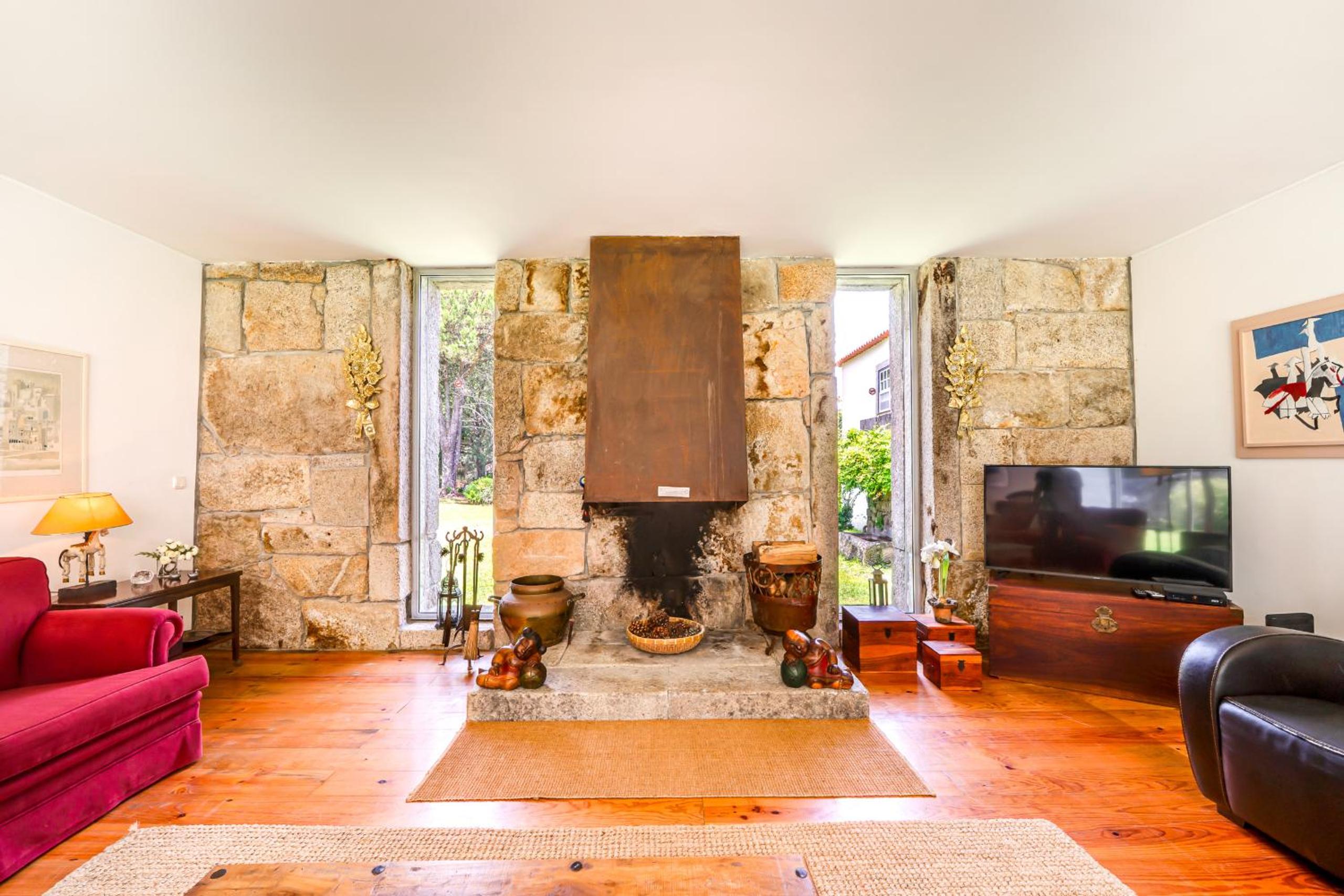 Five-Bedroom House photo 1