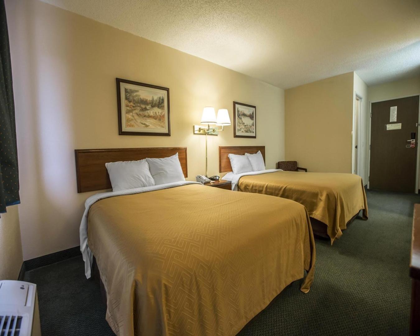 Queen Room with Two Queen Beds - Non-Smoking - Photo 1