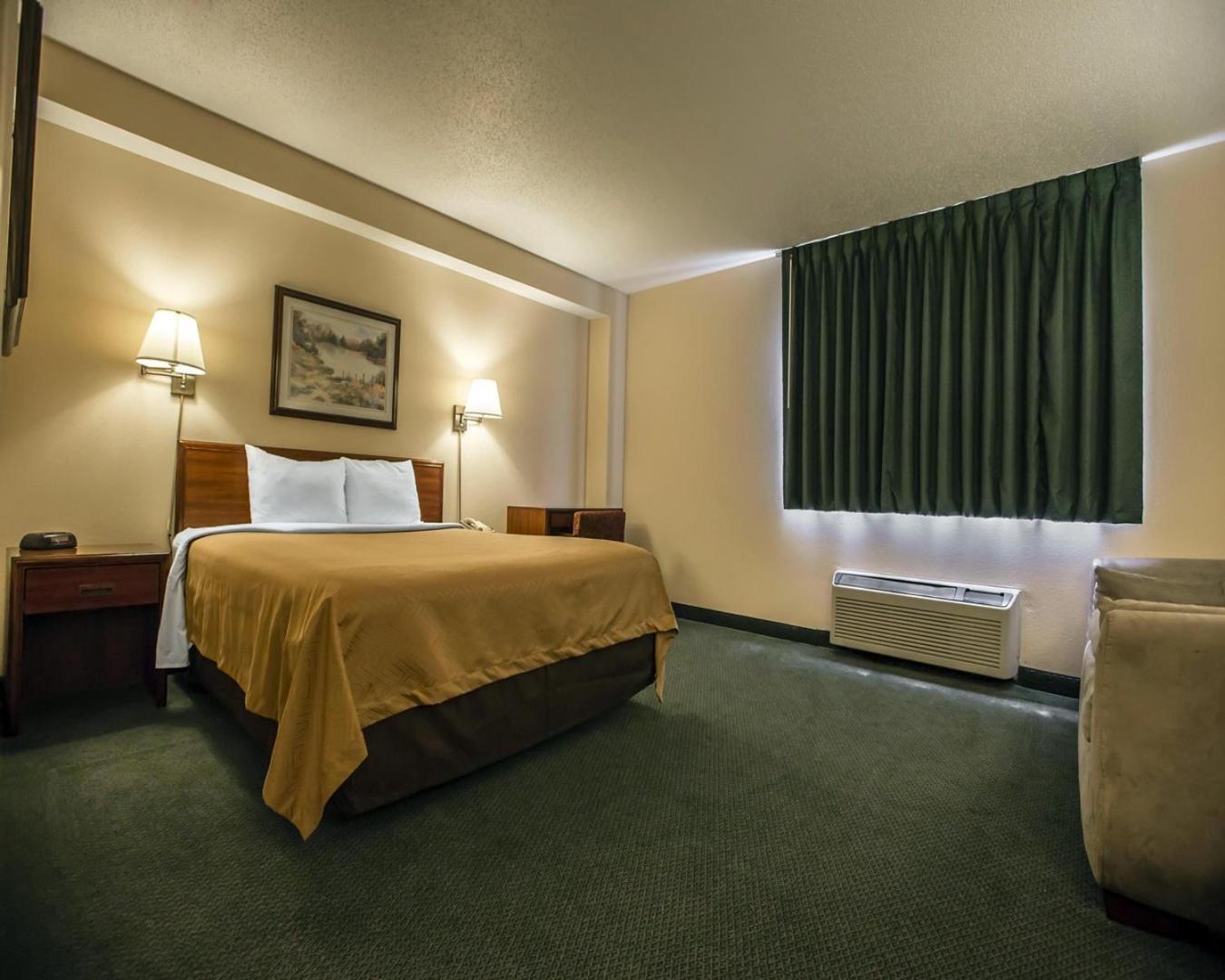 Queen Room - Non-Smoking - Photo 2