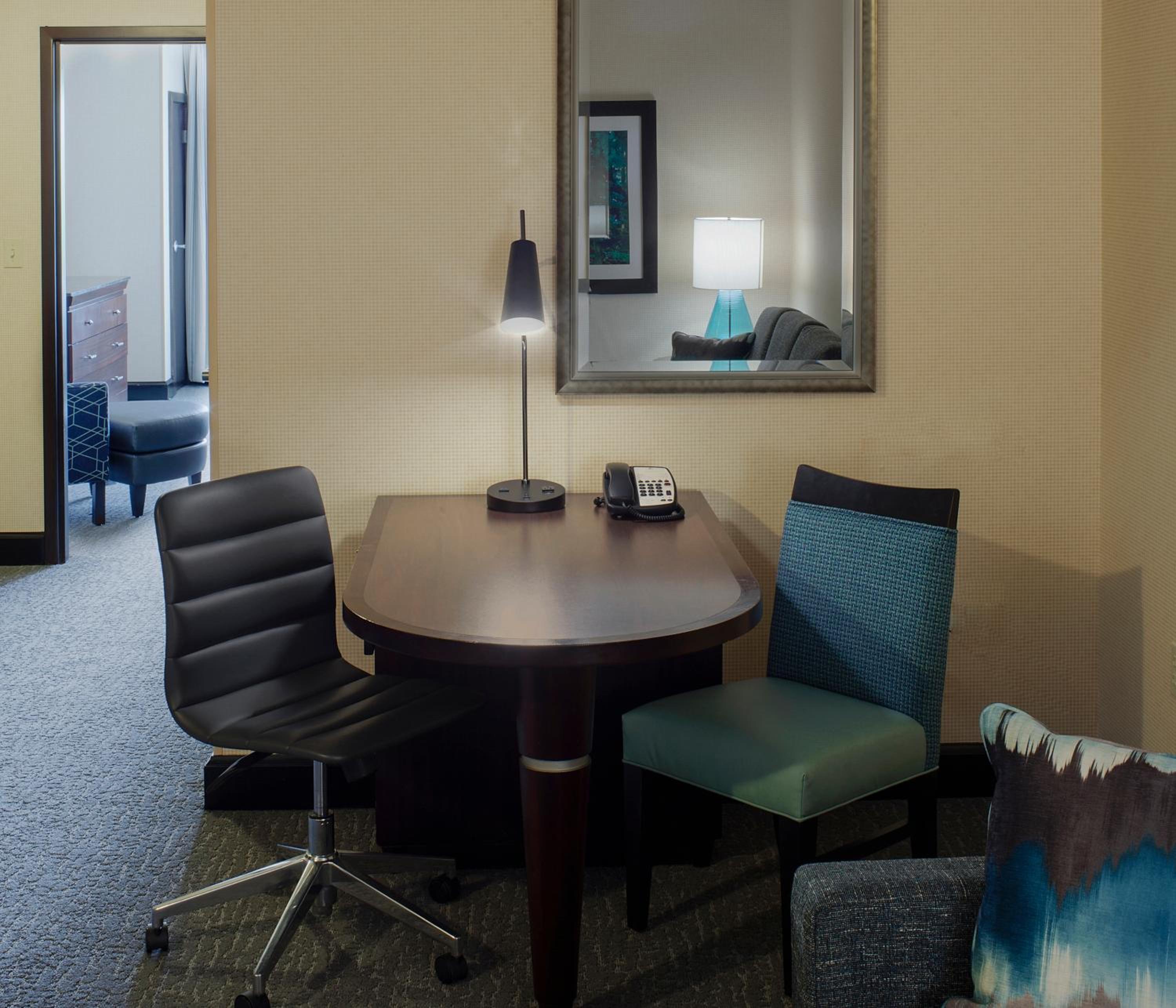 Queen Suite with Two Queen Beds and Sofa Bed - Photo 6